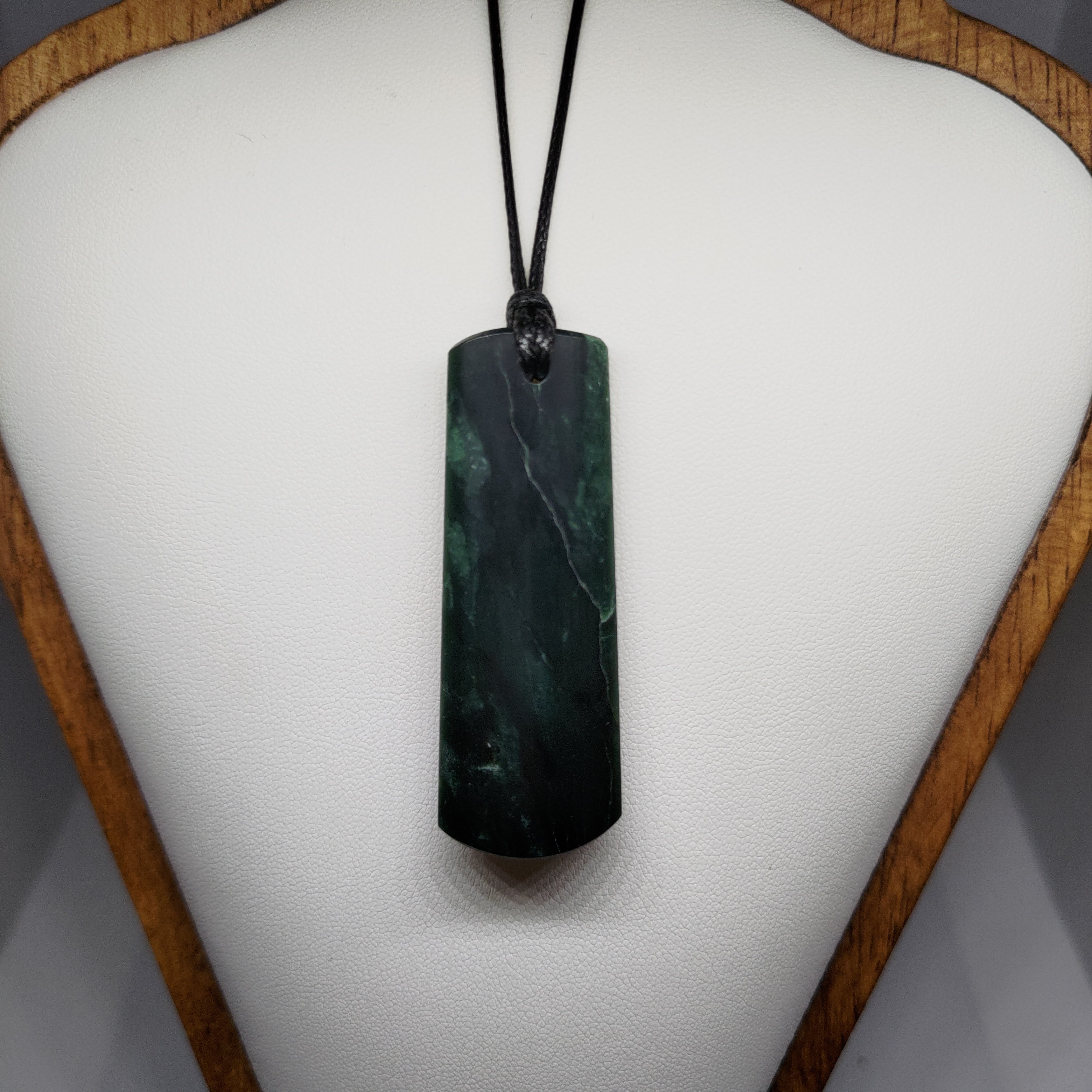 Pounamu Toki – Hand-Carved New Zealand Greenstone Adze 0088