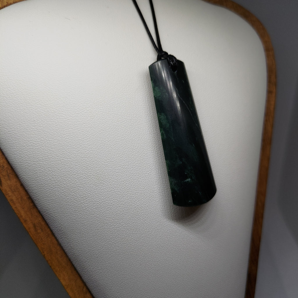 Pounamu Toki – Hand-Carved New Zealand Greenstone Adze 0088