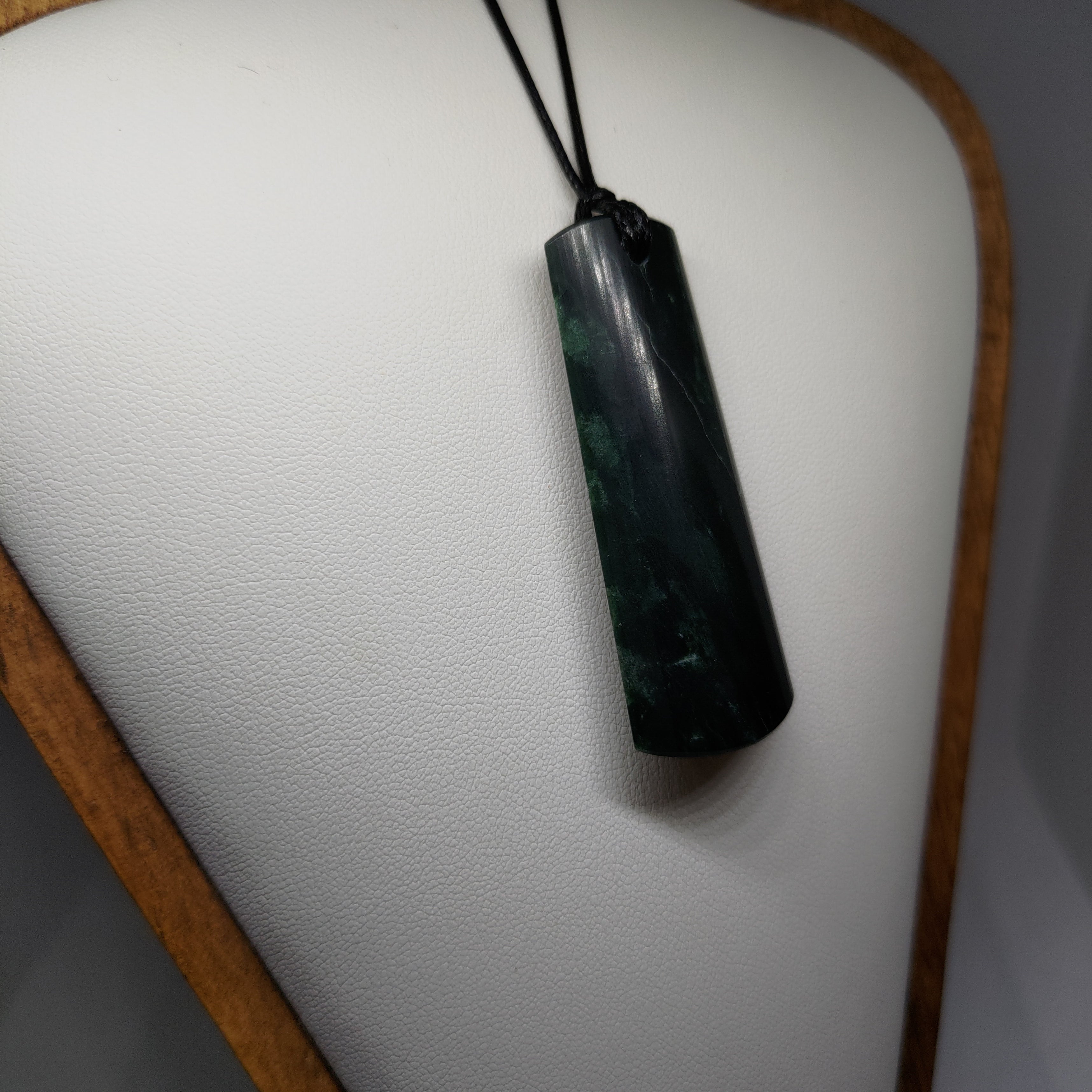 Pounamu Toki – Hand-Carved New Zealand Greenstone Adze 0088