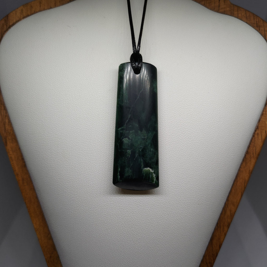 Pounamu Toki – Hand-Carved New Zealand Greenstone Adze 0088