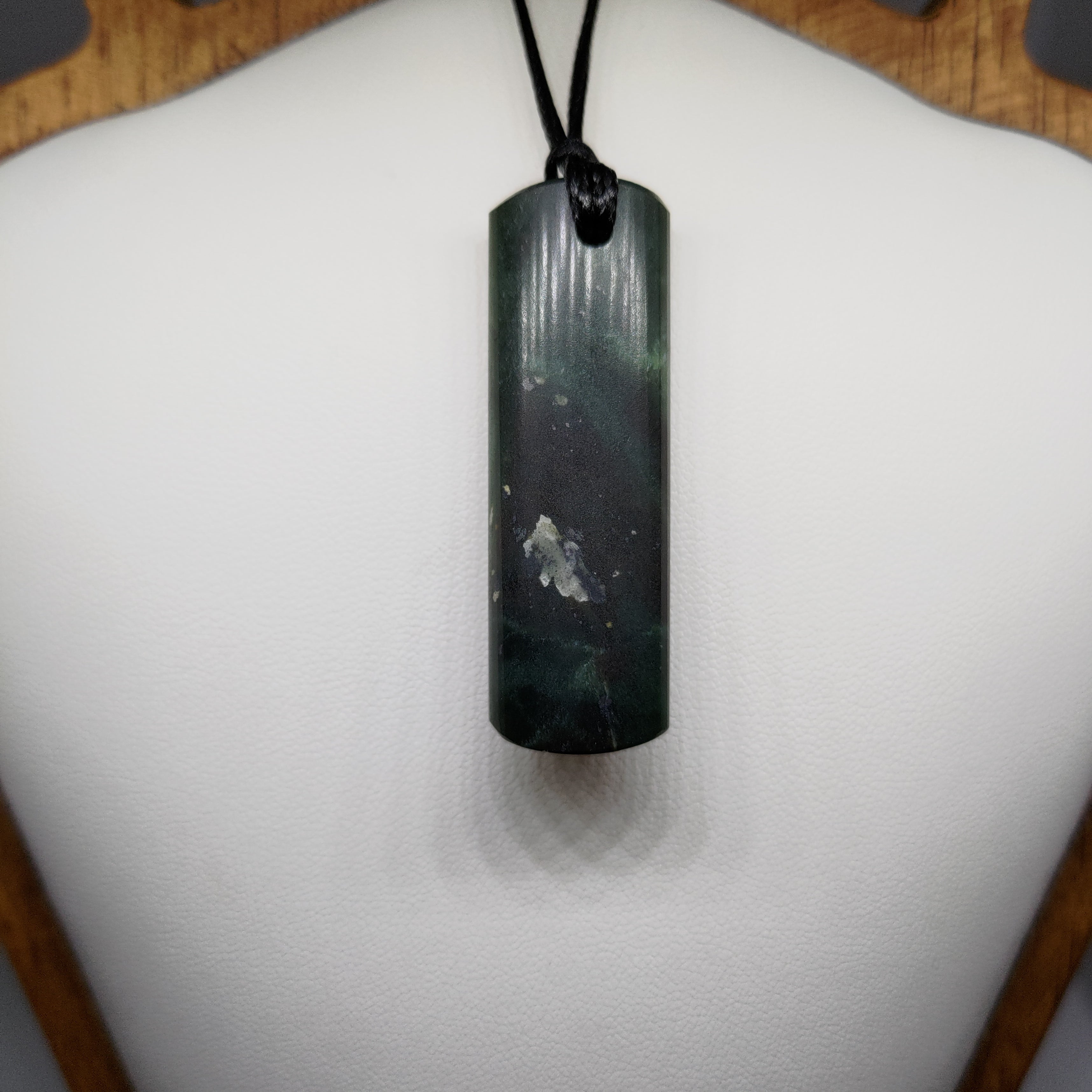 Pounamu Toki – Hand-Carved New Zealand Greenstone Adze 0092