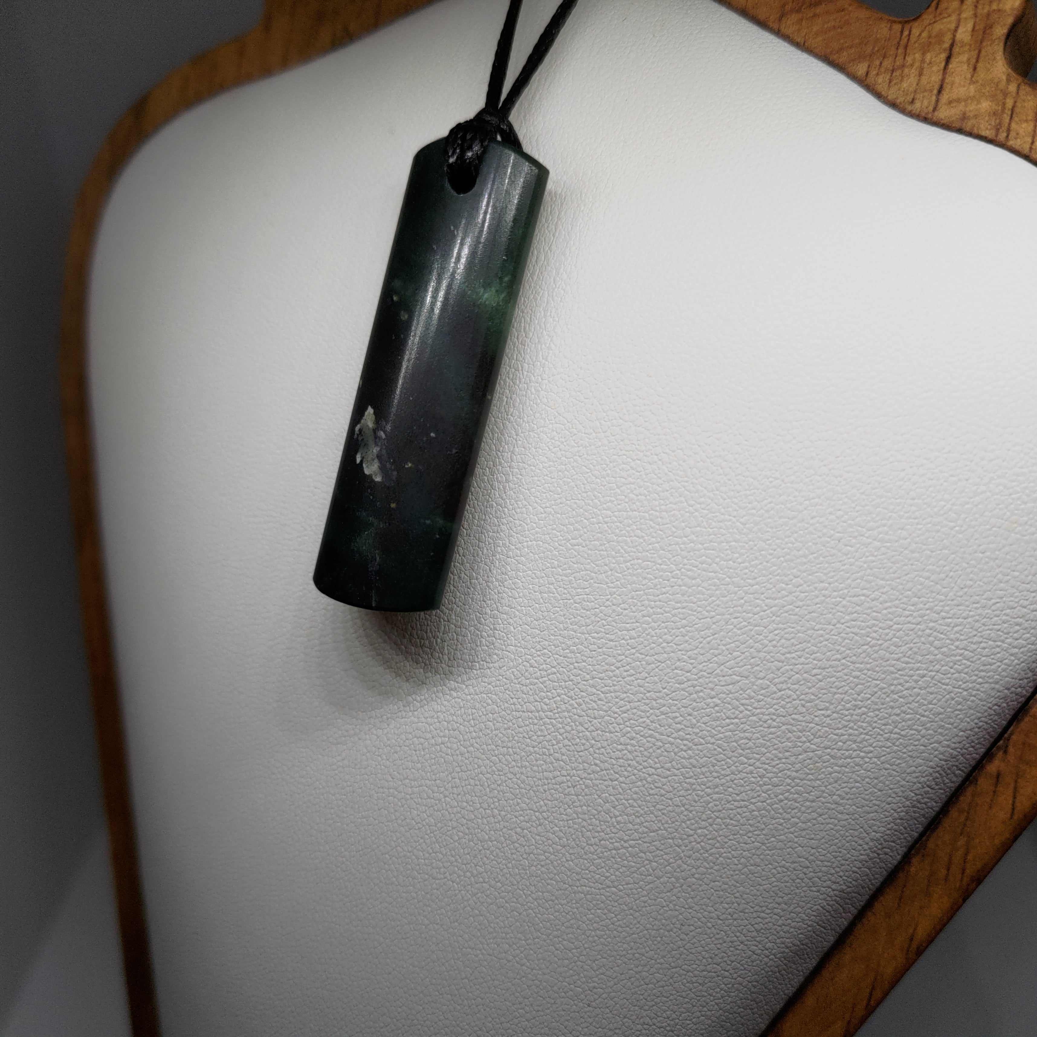 Pounamu Toki – Hand-Carved New Zealand Greenstone Adze 0092