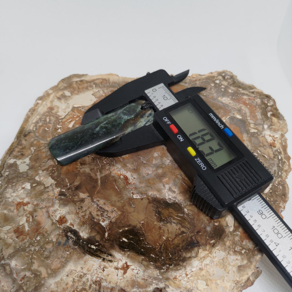 Pounamu Toki – Hand-Carved New Zealand Greenstone Adze 0095