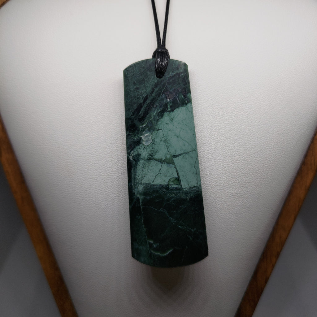 Pounamu Toki – Hand-Carved New Zealand Greenstone Adze 0017