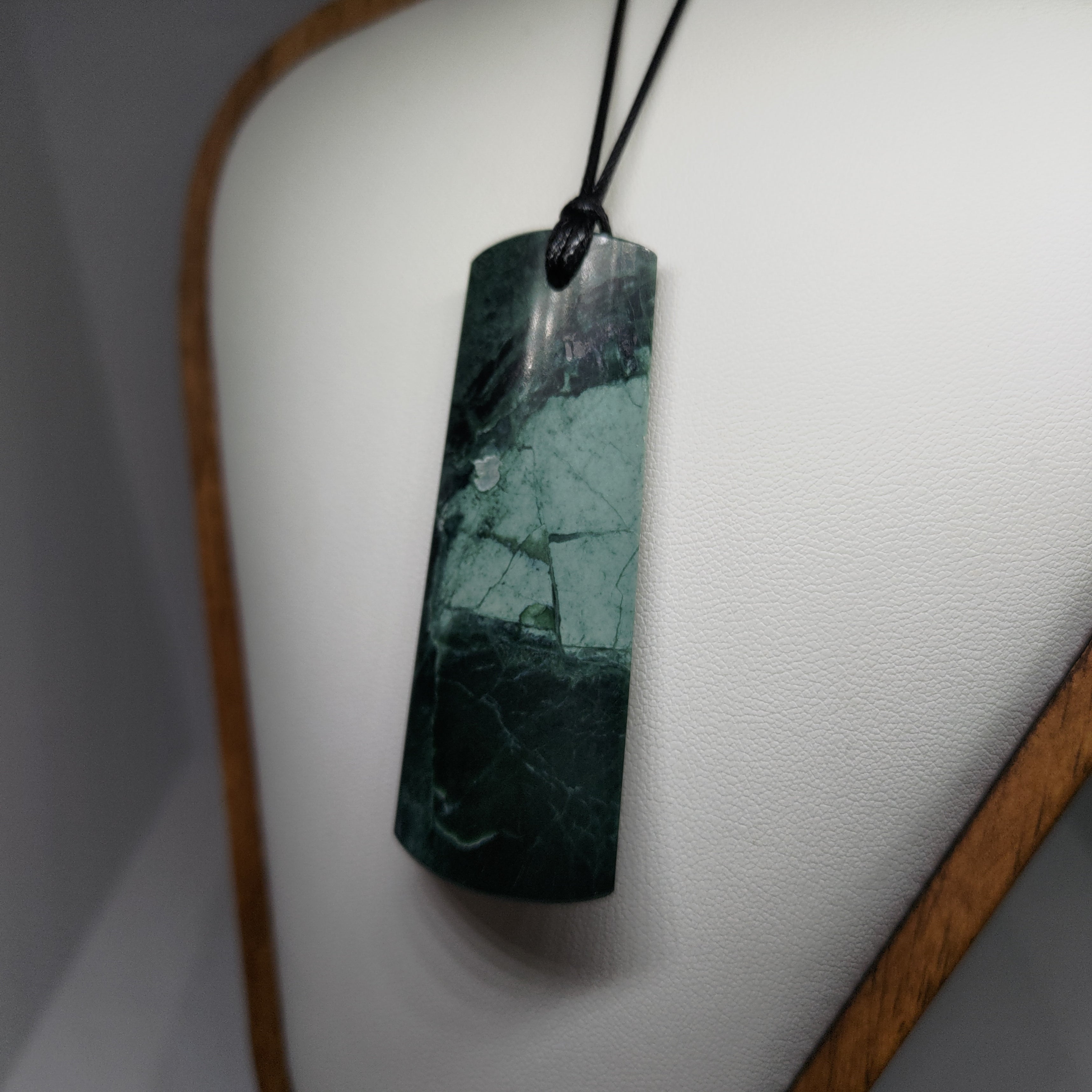 Pounamu Toki – Hand-Carved New Zealand Greenstone Adze 0017