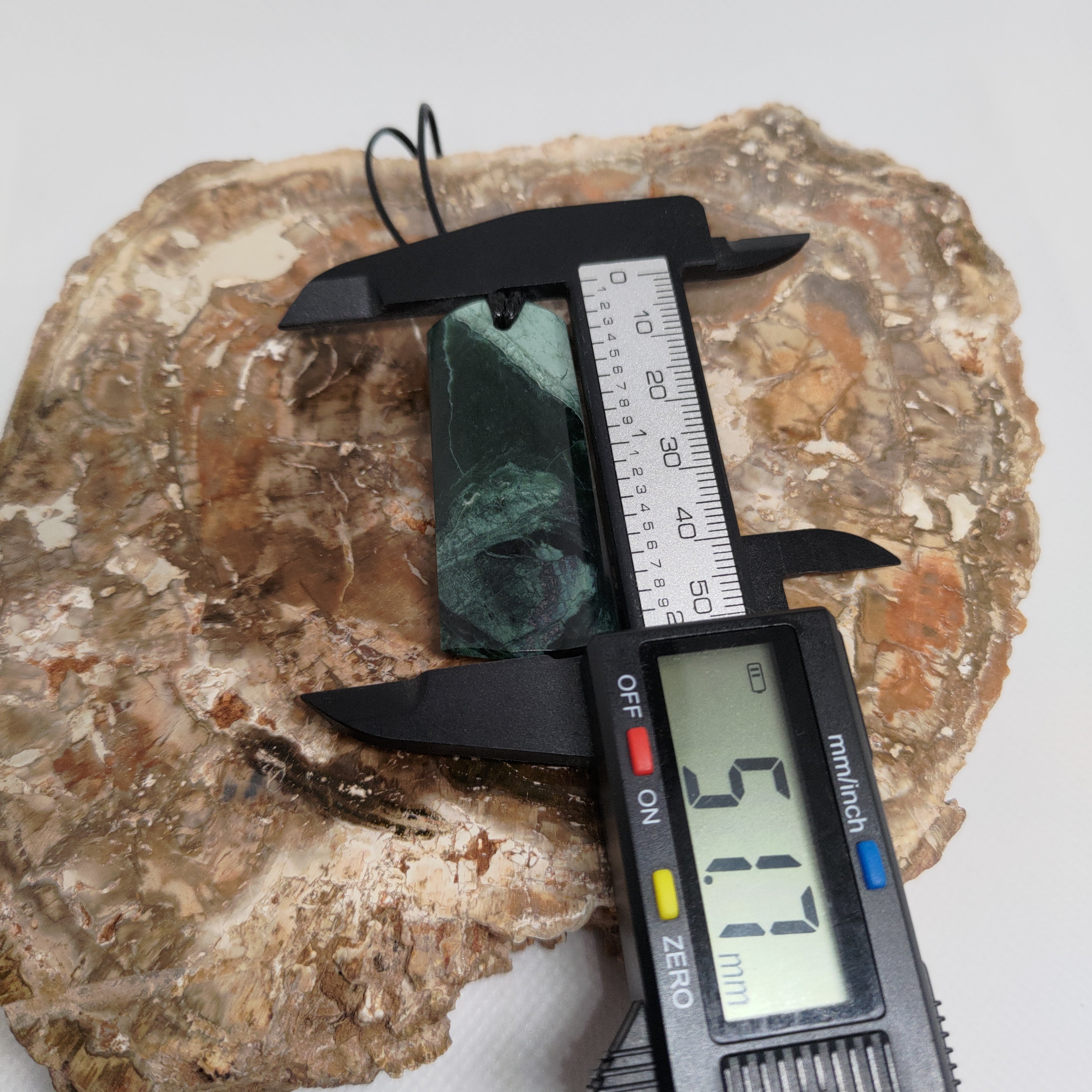 Pounamu Toki – Hand-Carved New Zealand Greenstone Adze 0016