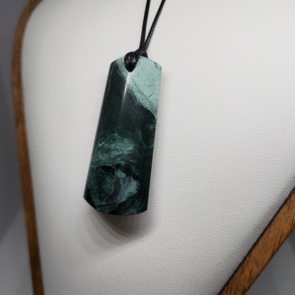Pounamu Toki – Hand-Carved New Zealand Greenstone Adze 0016