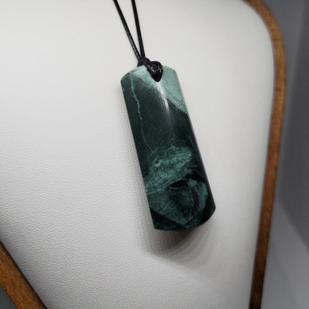 Pounamu Toki – Hand-Carved New Zealand Greenstone Adze 0016