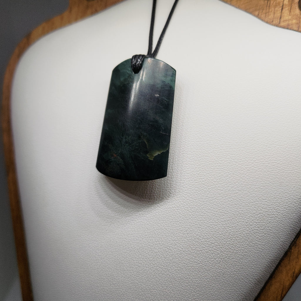 Pounamu Toki – Hand-Carved New Zealand Greenstone Adze 0102