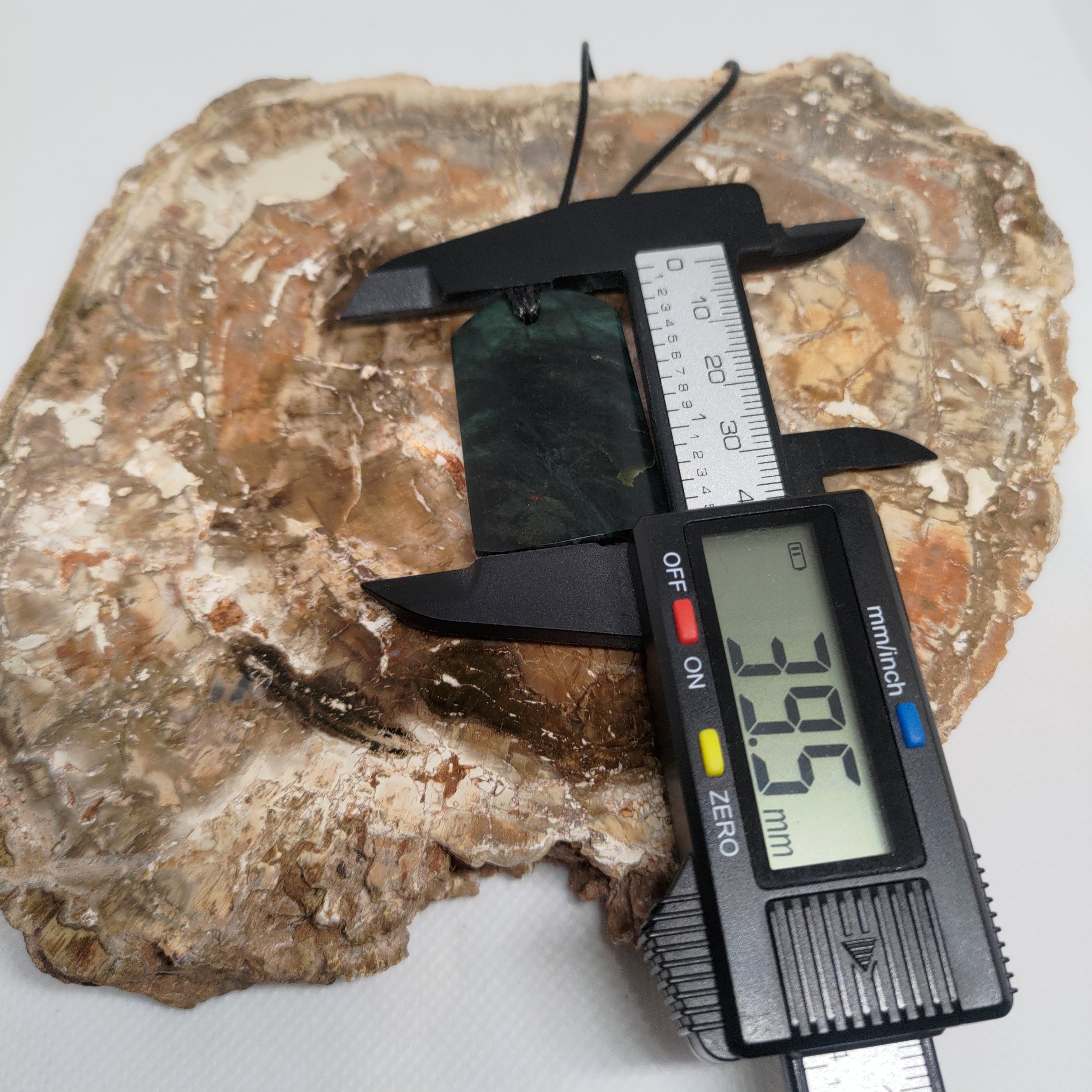 Pounamu Toki – Hand-Carved New Zealand Greenstone Adze 0102