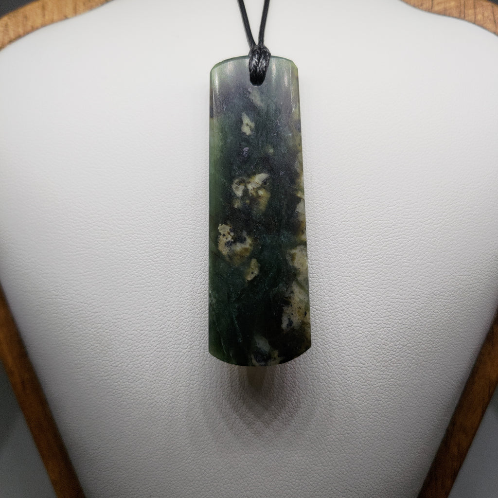 Pounamu Toki – Hand-Carved New Zealand Greenstone Adze 0103