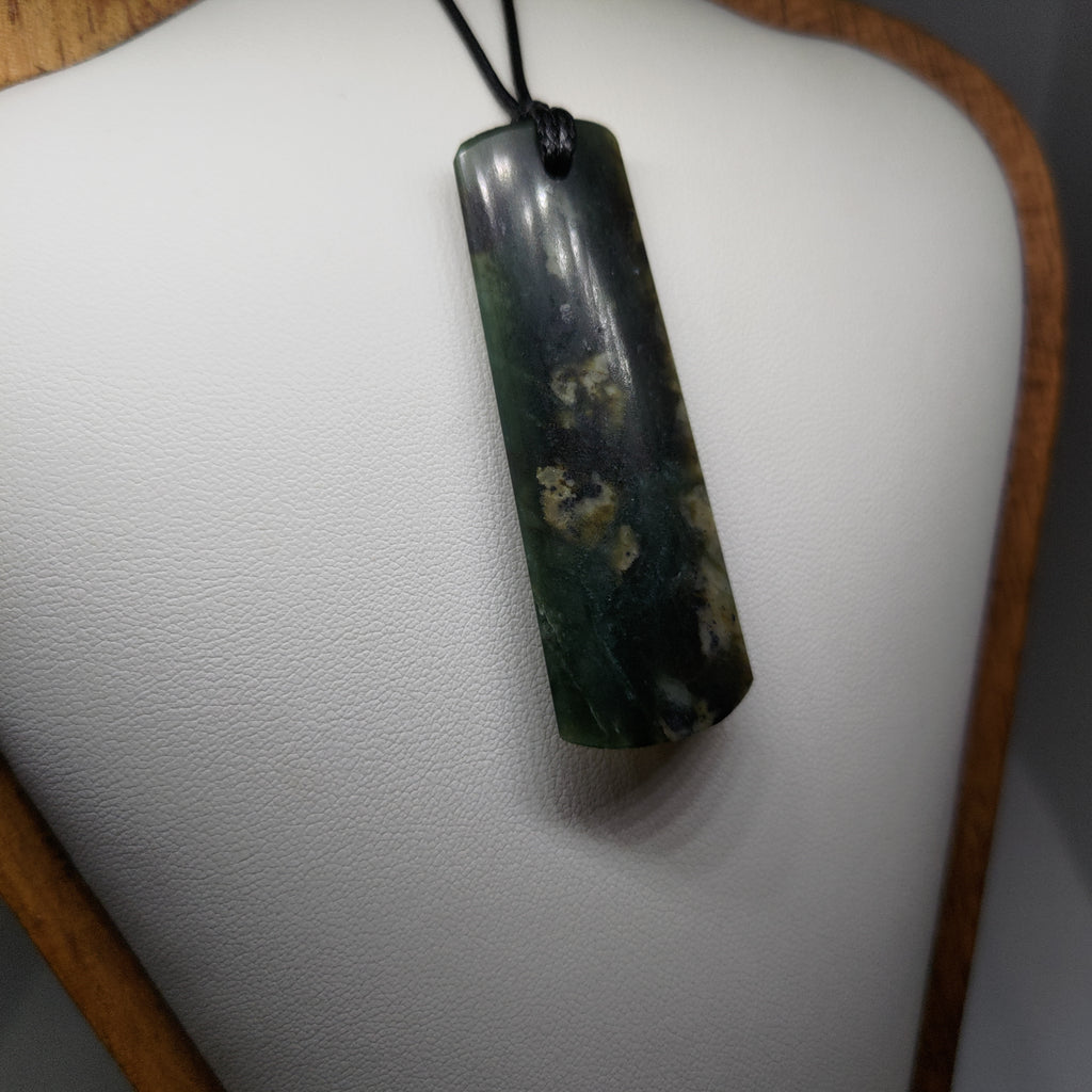 Pounamu Toki – Hand-Carved New Zealand Greenstone Adze 0103