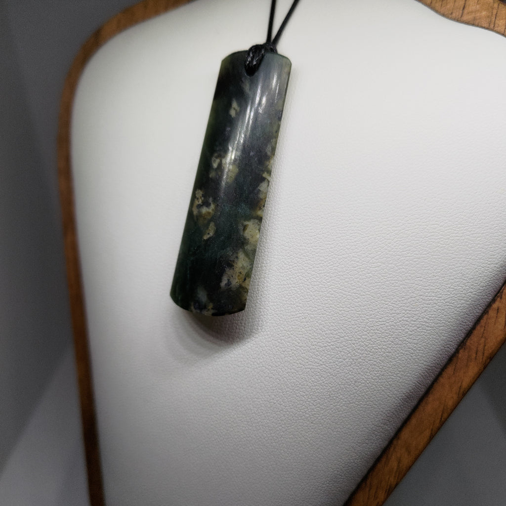 Pounamu Toki – Hand-Carved New Zealand Greenstone Adze 0103