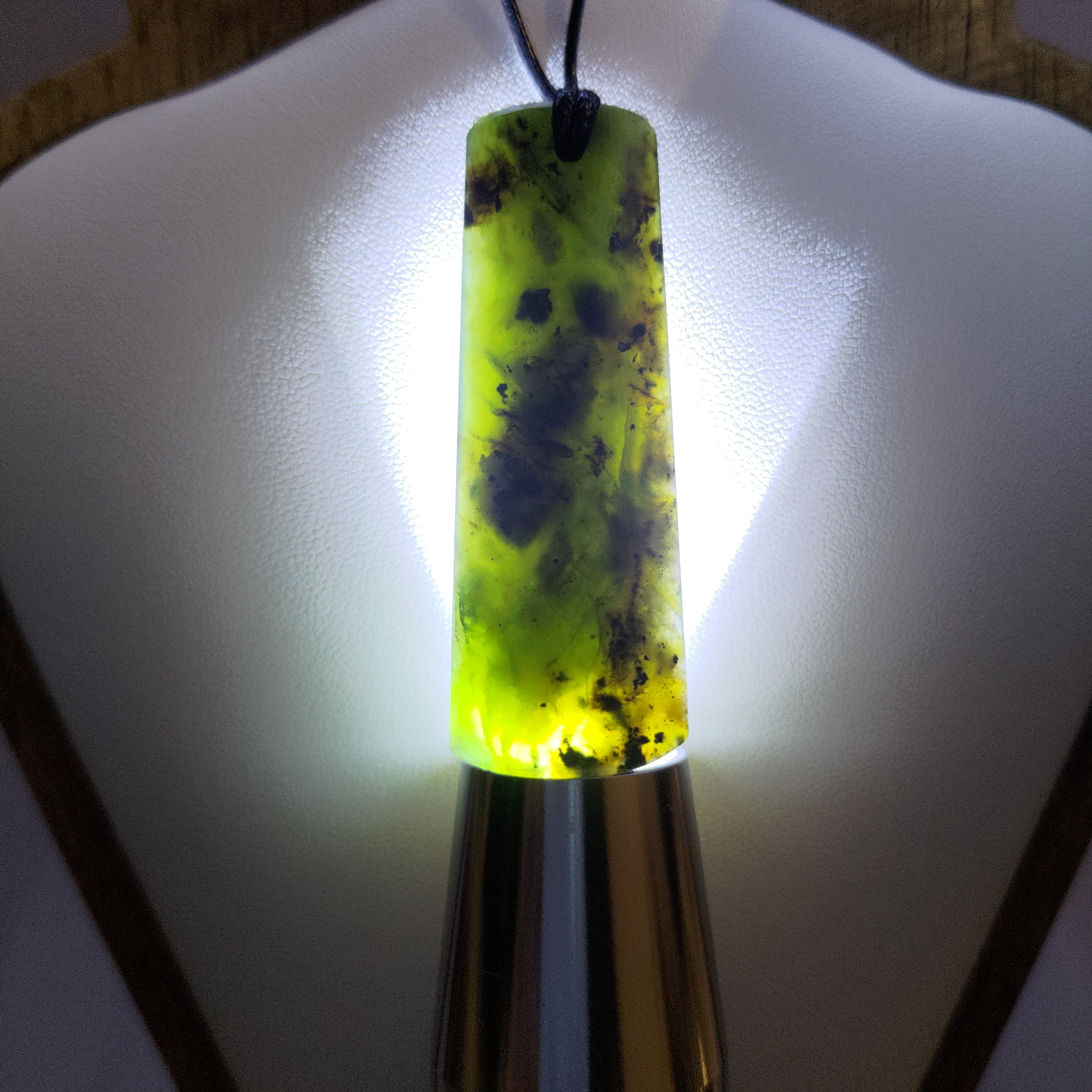 Pounamu Toki – Hand-Carved New Zealand Greenstone Adze 0103