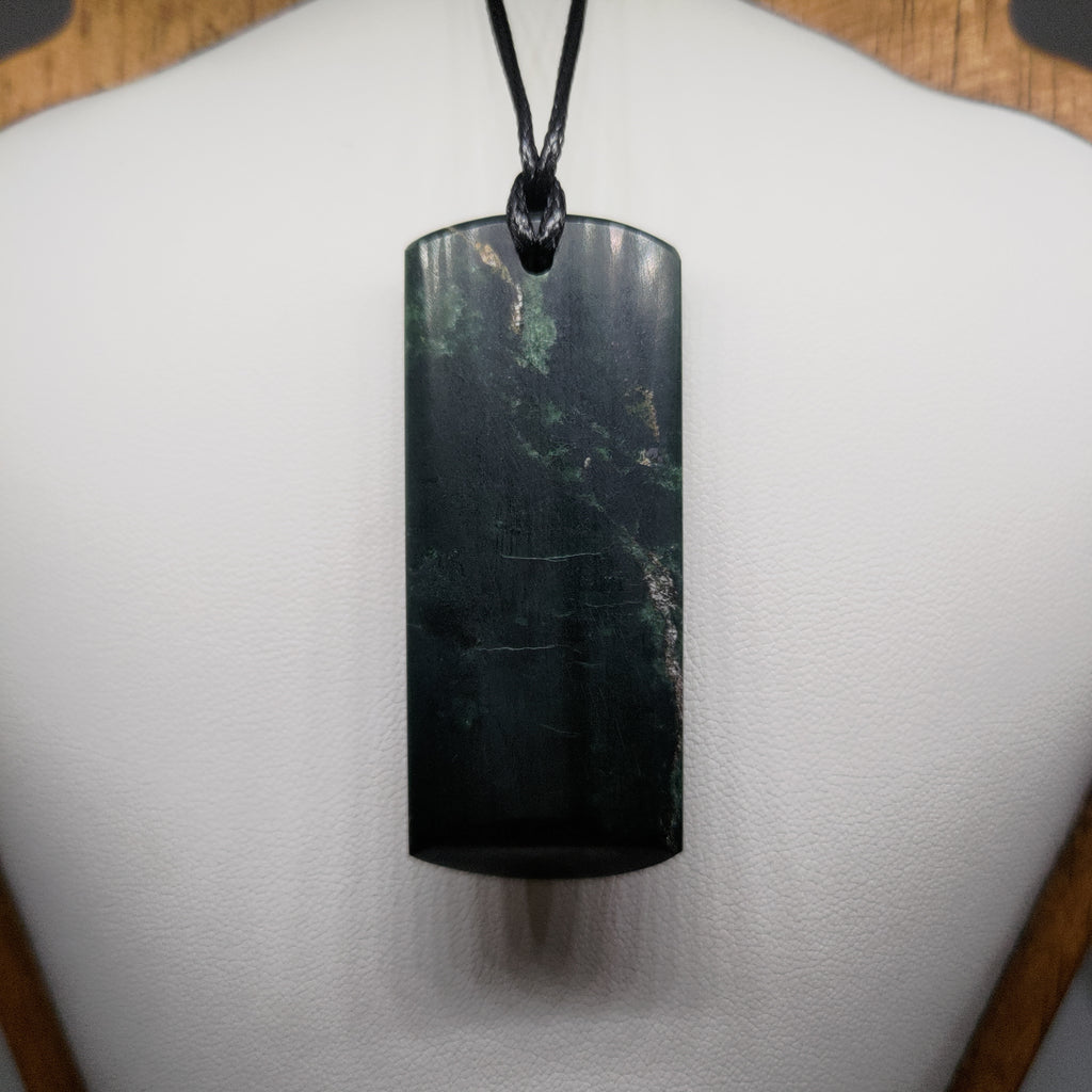 Pounamu Toki – Hand-Carved New Zealand Greenstone Adze 0106