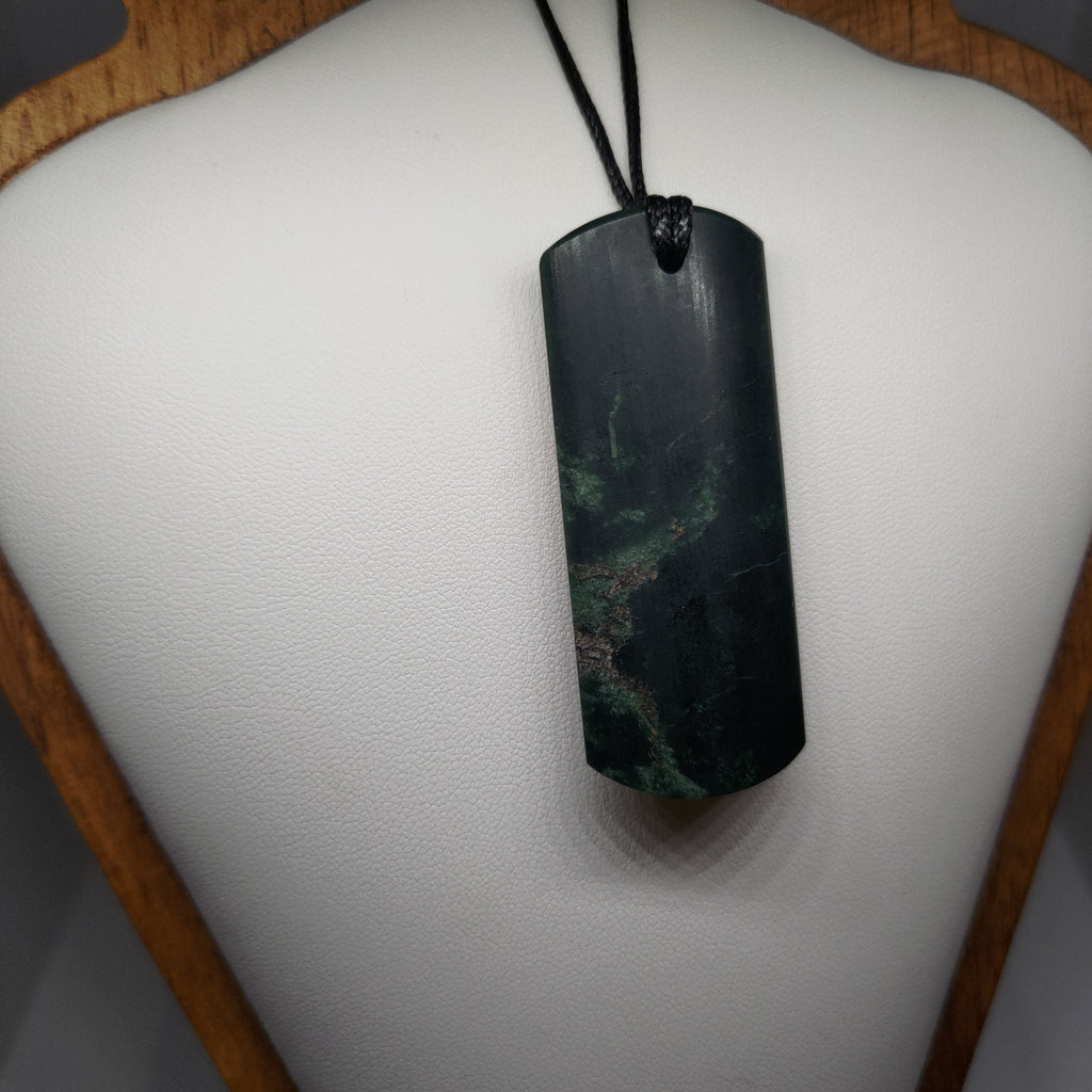 Pounamu Toki – Hand-Carved New Zealand Greenstone Adze 0106