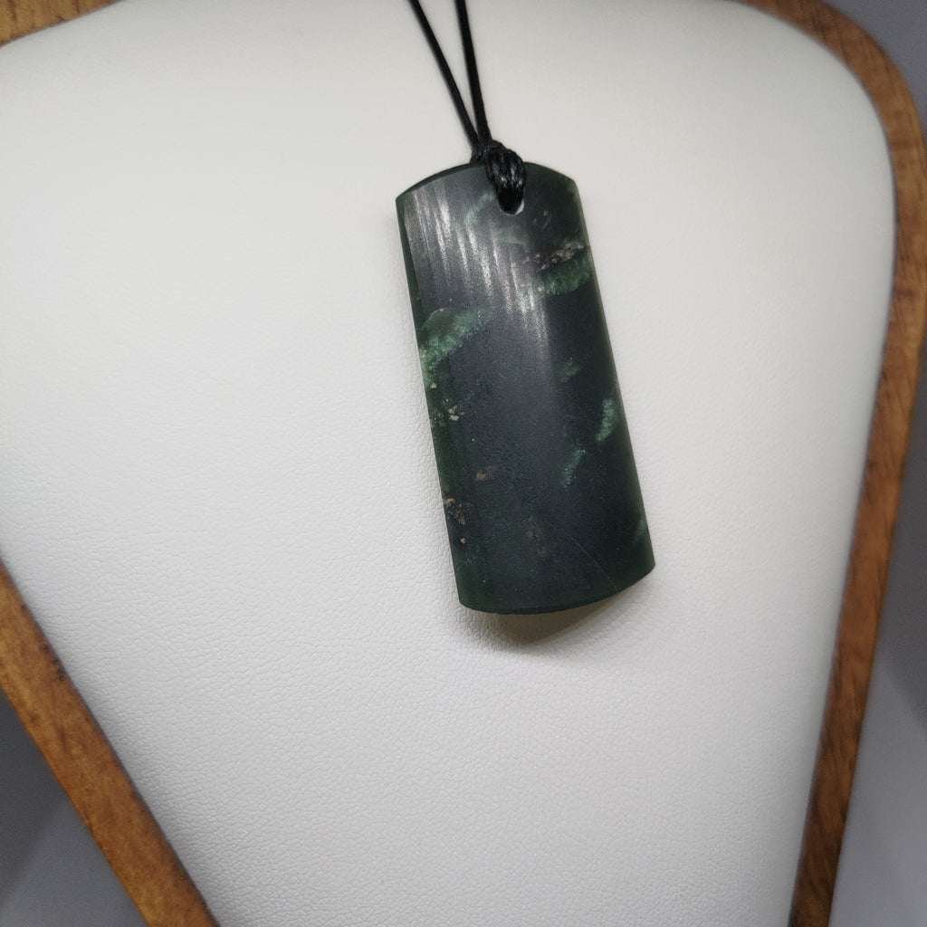 Pounamu Toki – Hand-Carved New Zealand Greenstone Adze 0107