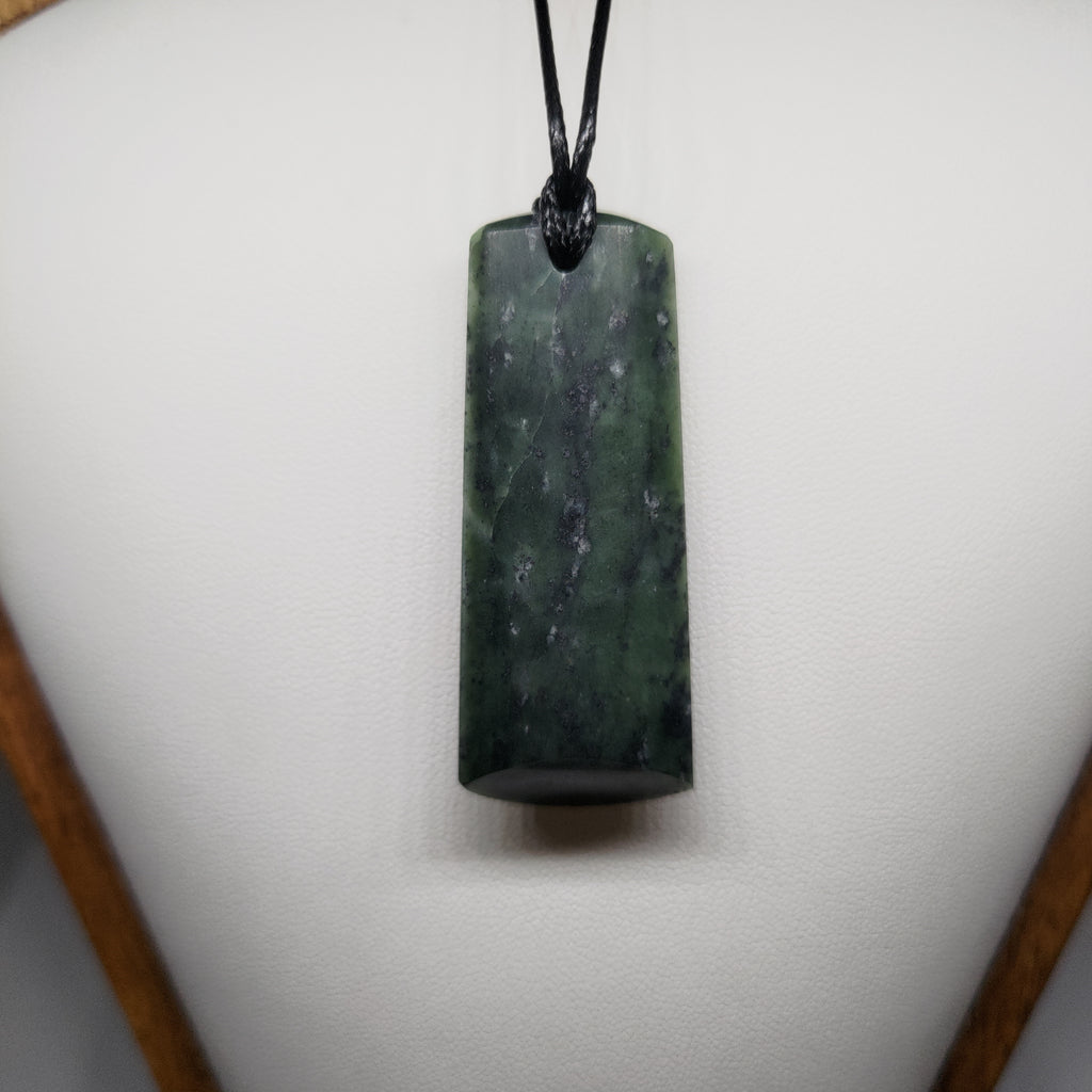 Pounamu Toki – Hand-Carved New Zealand Greenstone Adze 0108