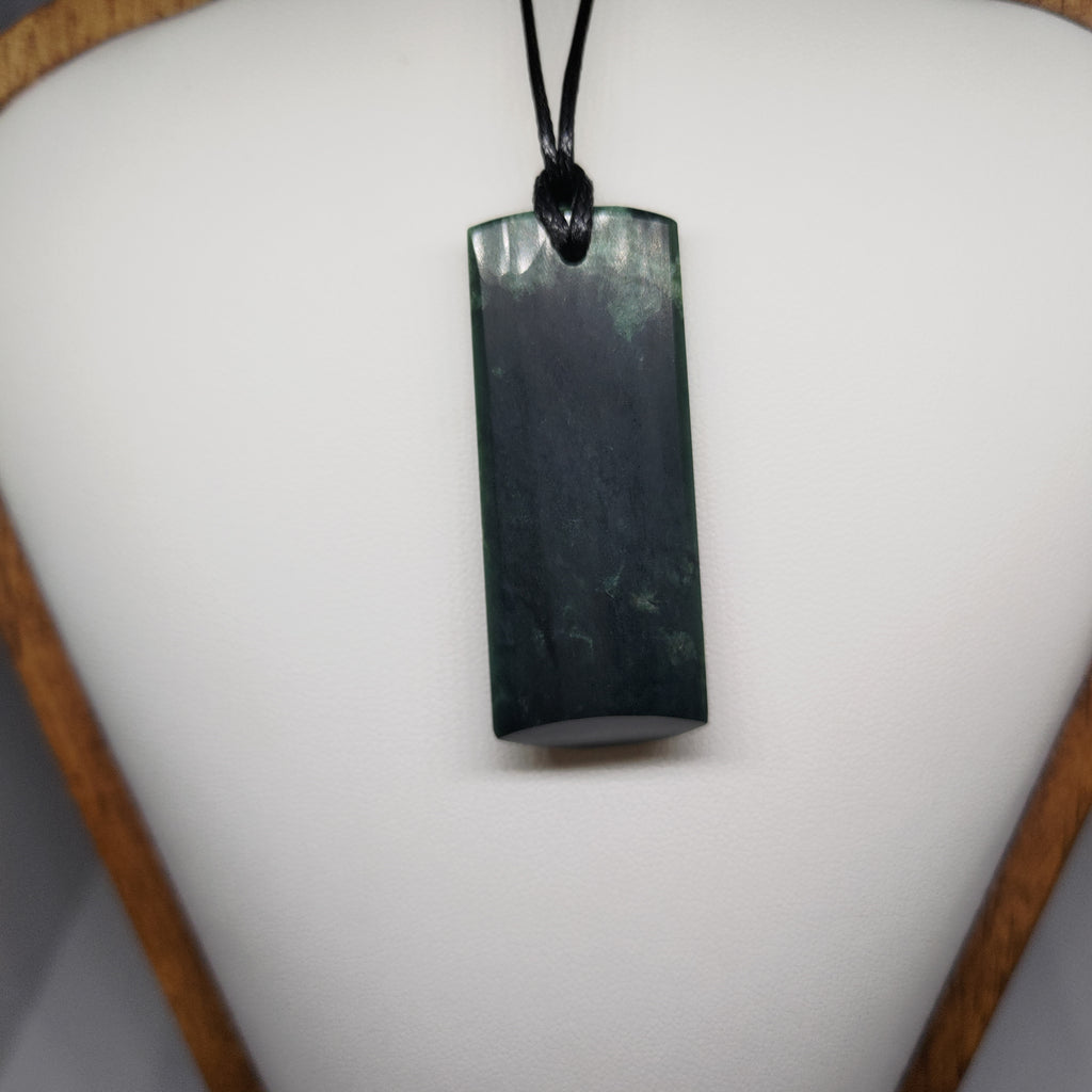 Pounamu Toki – Hand-Carved New Zealand Greenstone Adze 0110