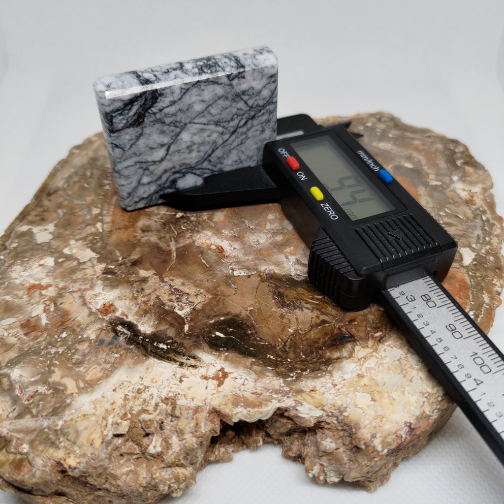 Hand Made New Zealand Howlite Display Slab (Small) Ref: 0115
