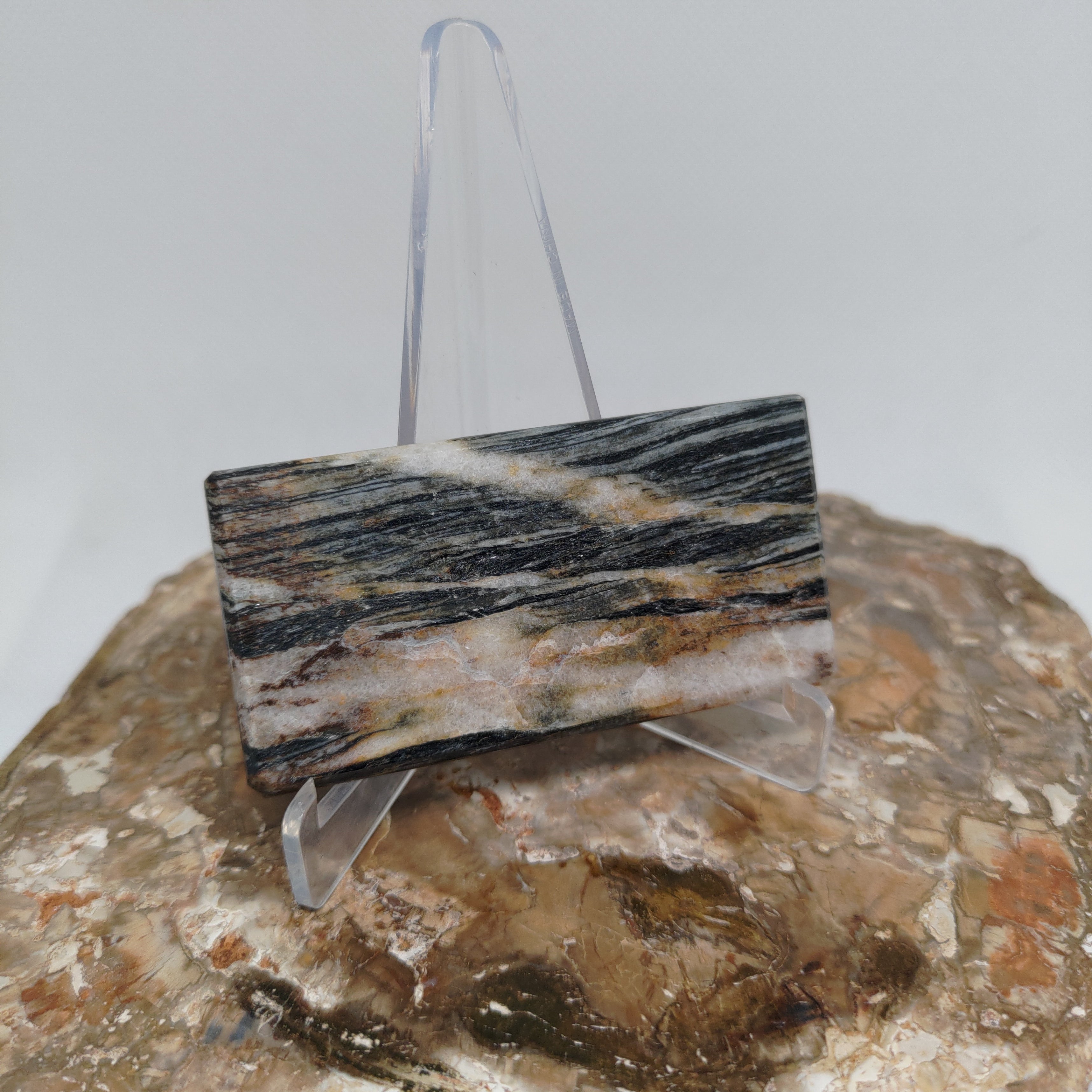 Hand Made New Zealand Schist With Quartz Inclusion Display Medium Slab Ref: 0116