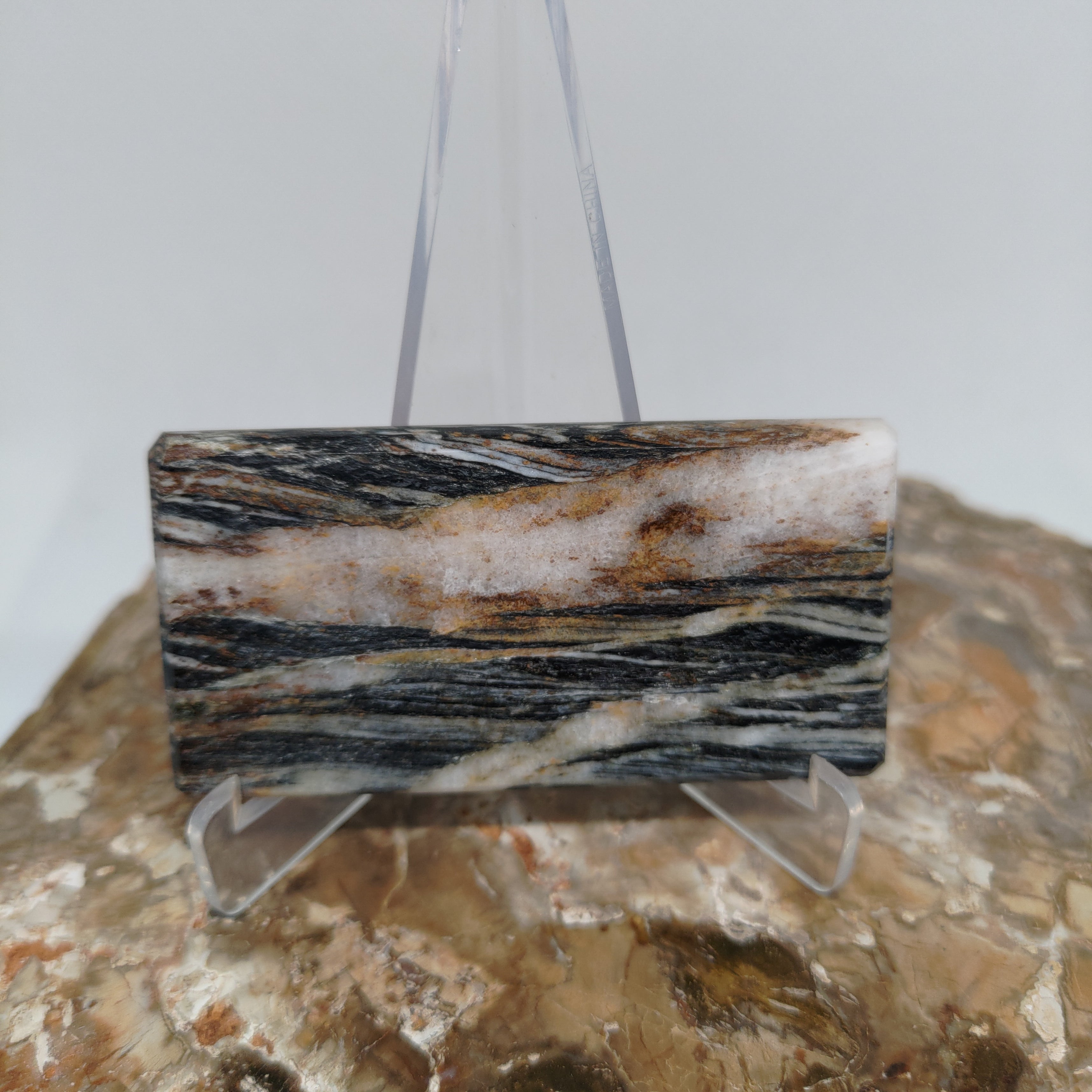 Hand Made New Zealand Schist With Quartz Inclusion Display Medium Slab Ref: 0116