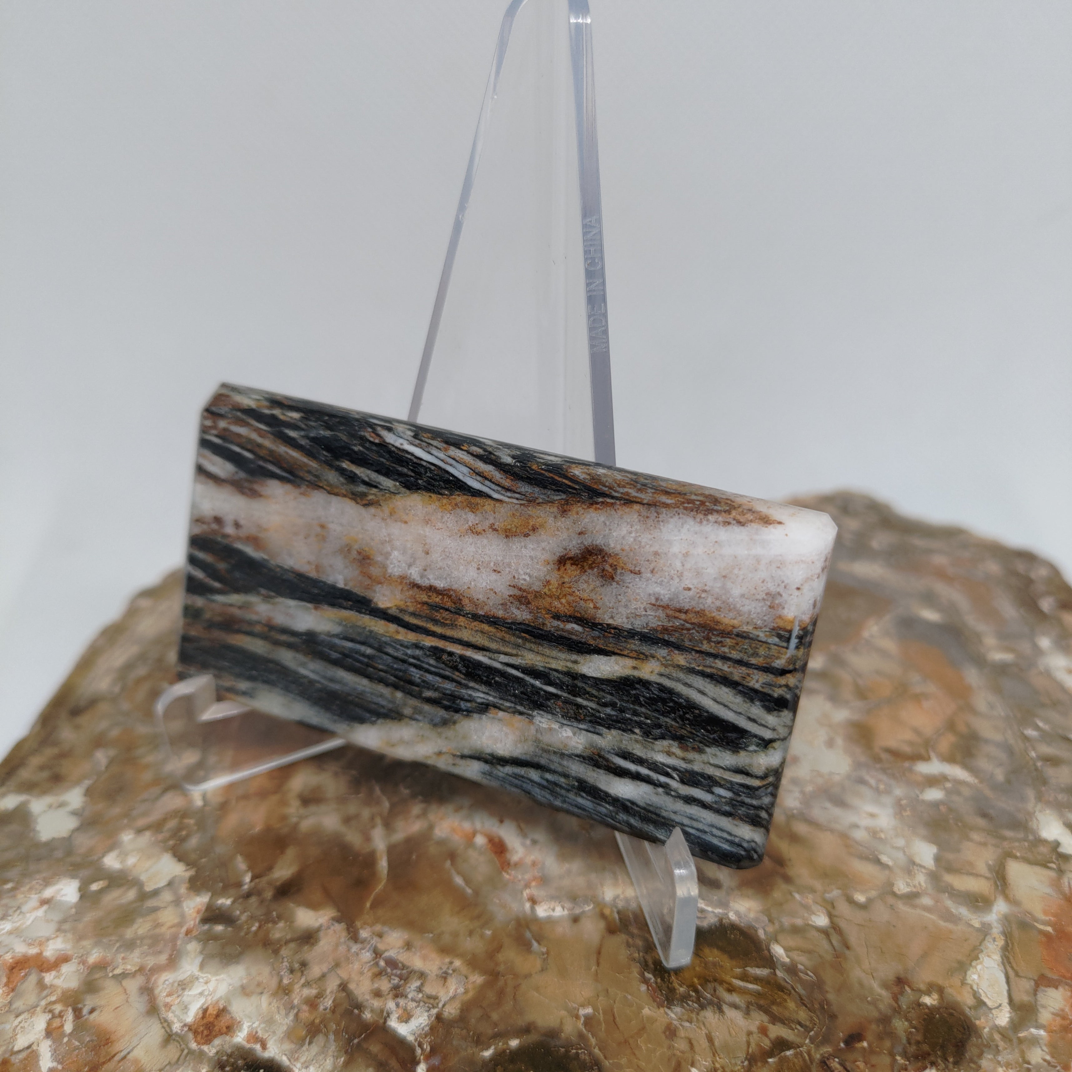 Hand Made New Zealand Schist With Quartz Inclusion Display Medium Slab Ref: 0116