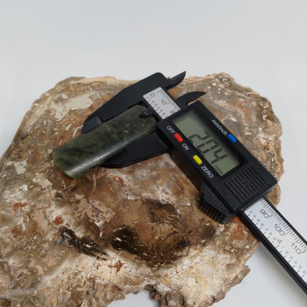 Pounamu Toki – Hand-Carved New Zealand Greenstone Adze 0121