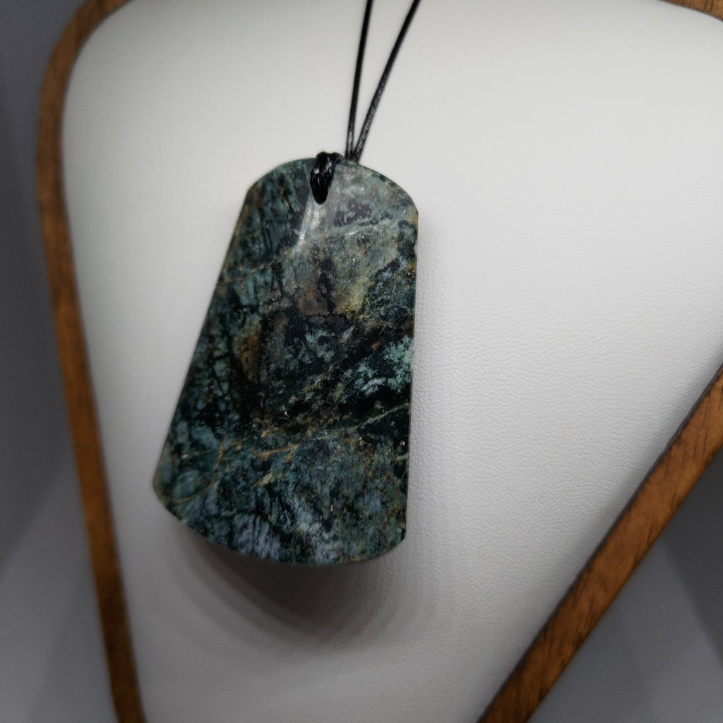 Pounamu Toki – Hand-Carved New Zealand Greenstone Adze 0122