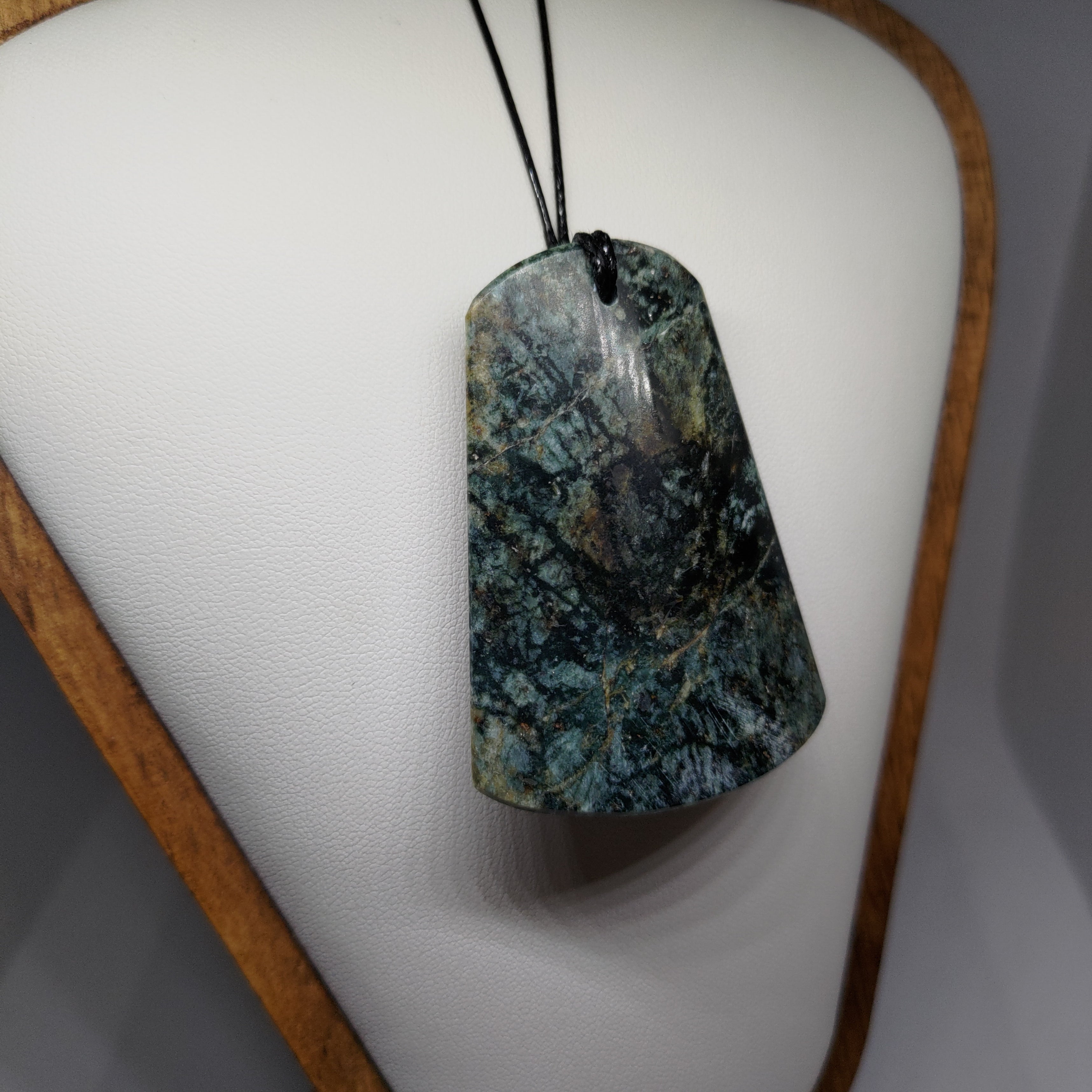 Pounamu Toki – Hand-Carved New Zealand Greenstone Adze 0122