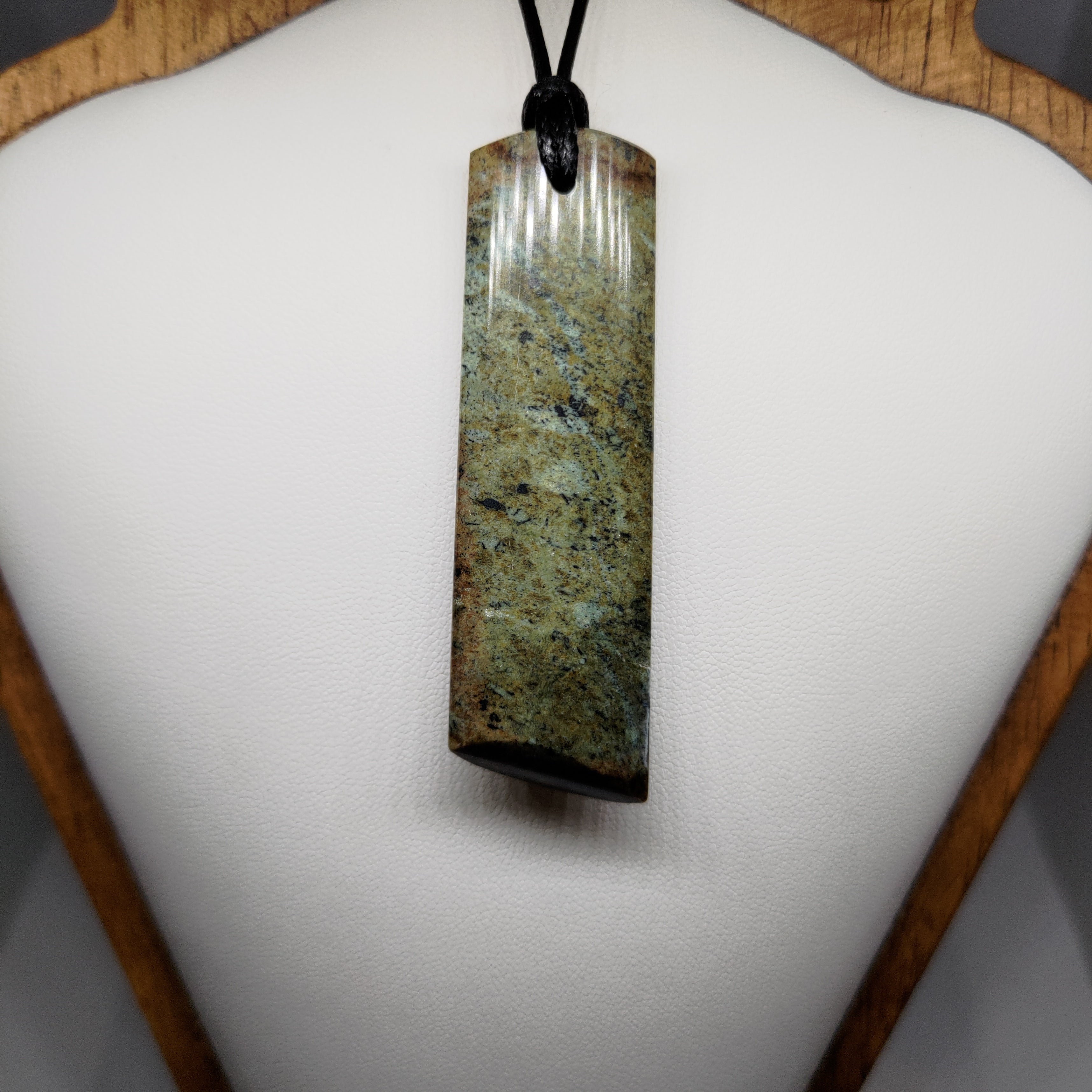 Hand Made New Zealand Obay Stone Pendant Ref: 0126