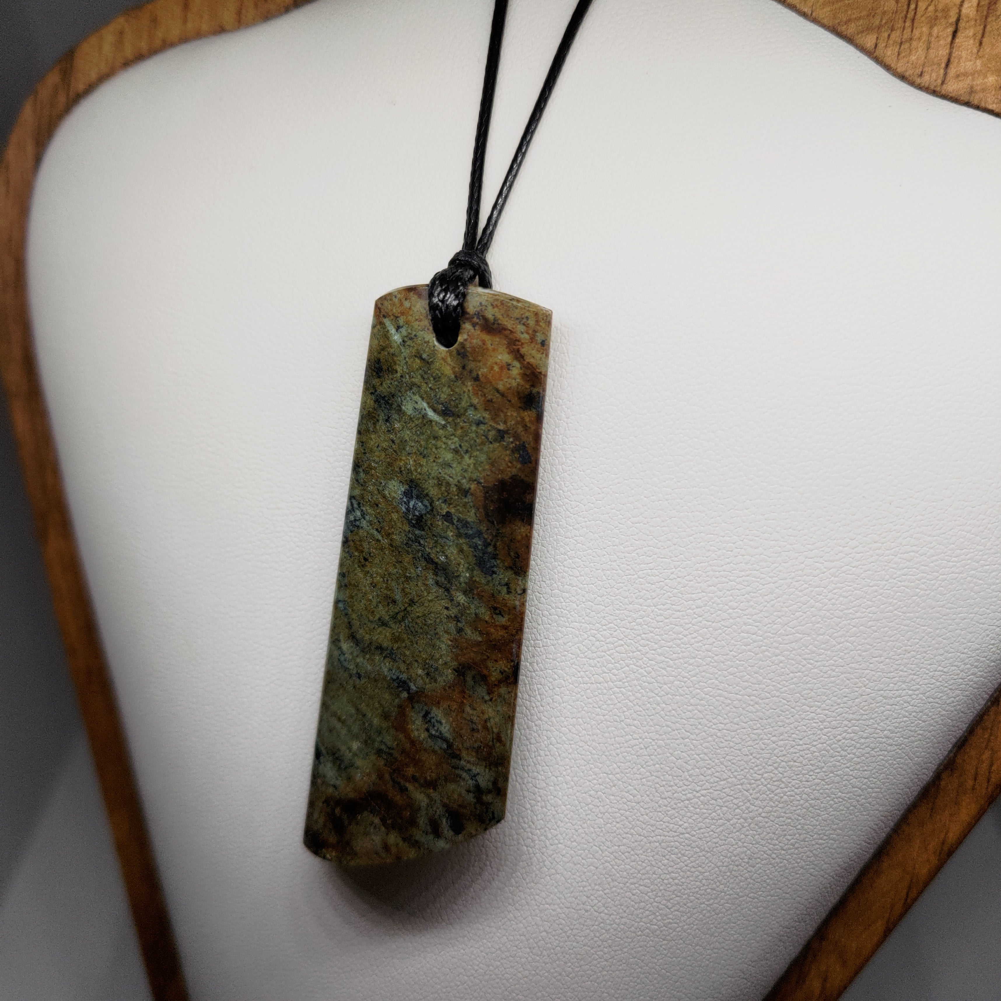 Hand Made New Zealand Obay Stone Pendant Ref: 0127