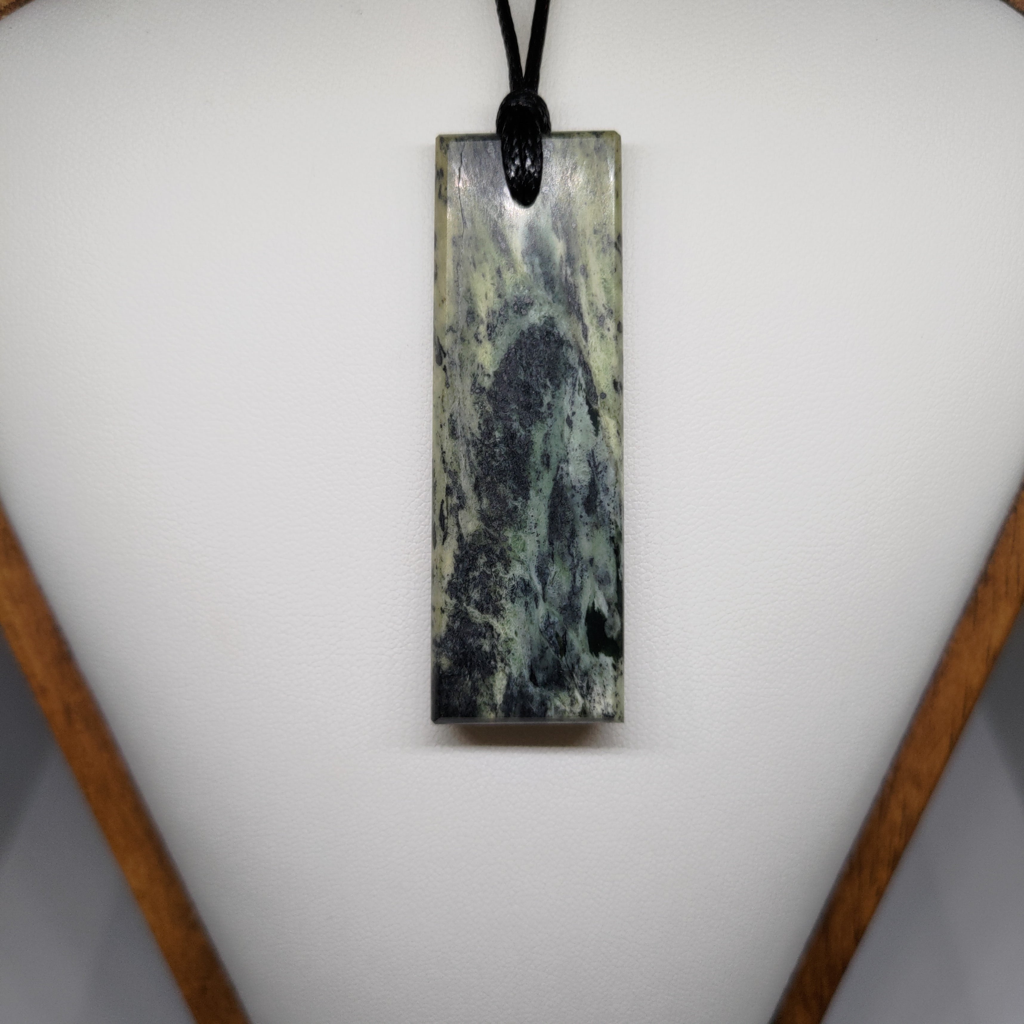 Pounamu Toki – Hand-Carved New Zealand Greenstone Adze 0129