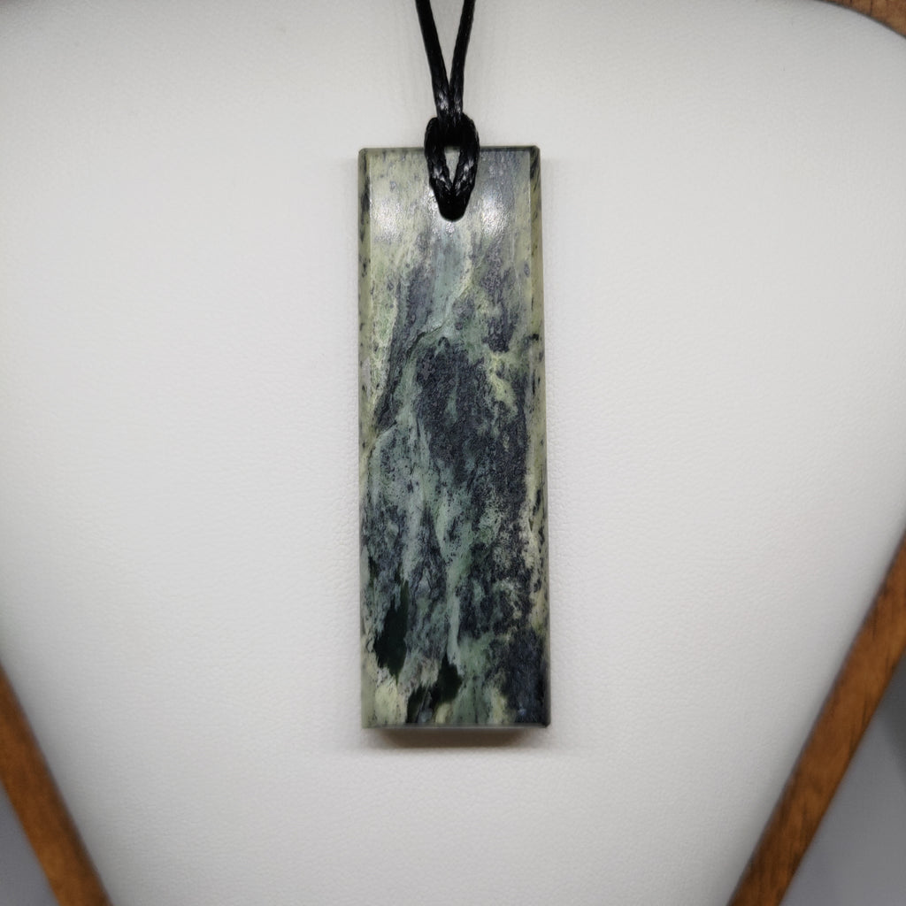 Pounamu Toki – Hand-Carved New Zealand Greenstone Adze 0129