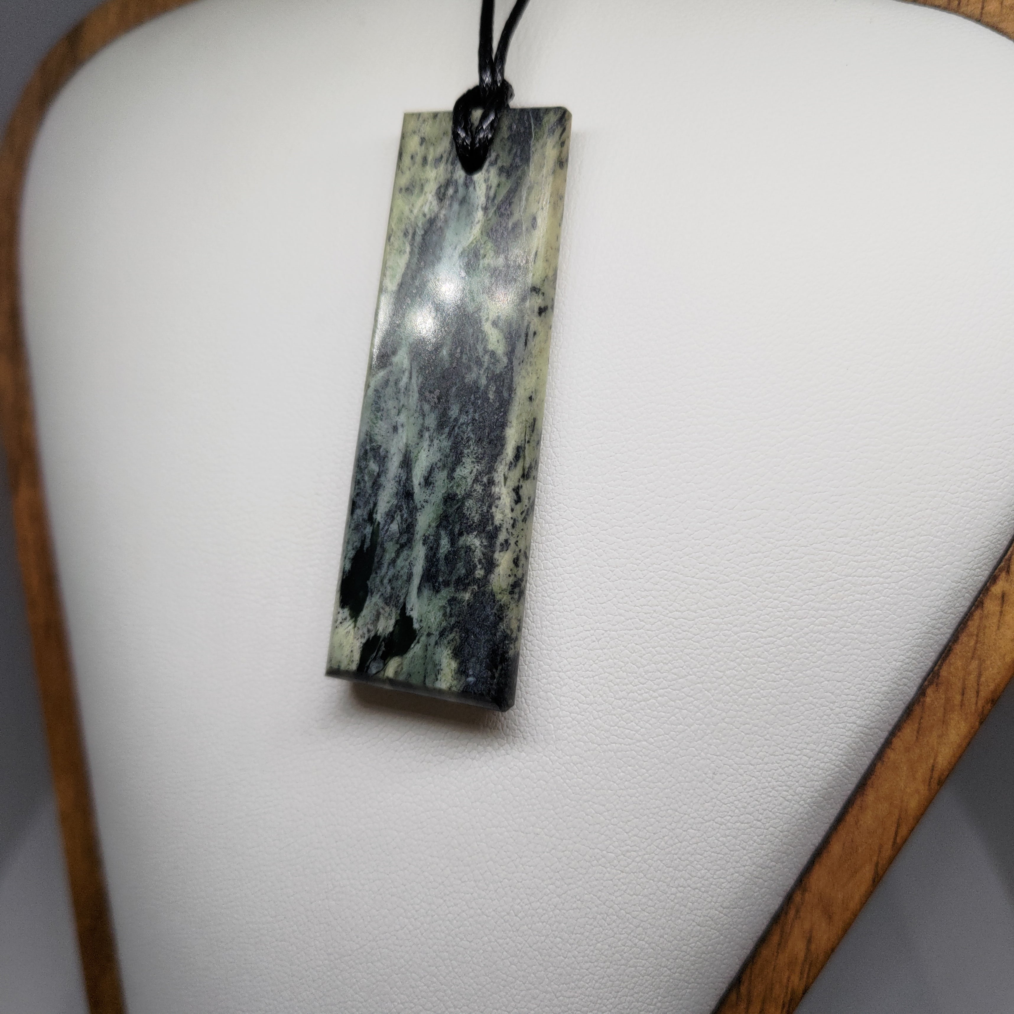 Pounamu Toki – Hand-Carved New Zealand Greenstone Adze 0129