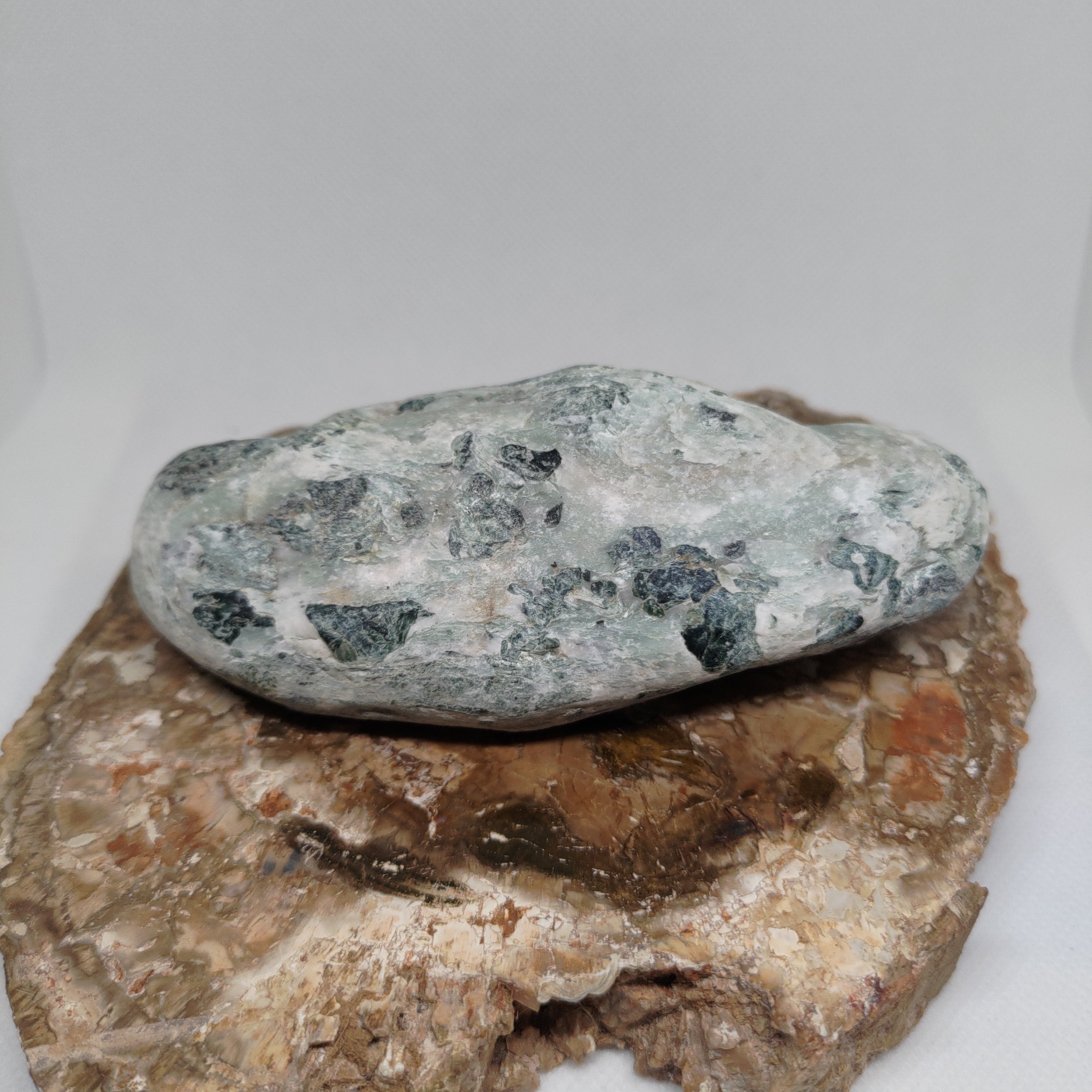 New Zealand Pounamu Specimen Ref: 0152