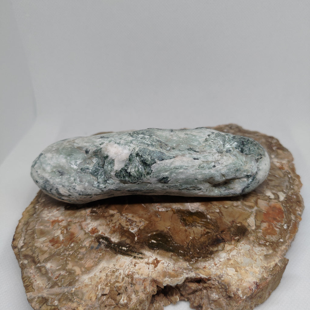 New Zealand Pounamu Specimen Ref: 0152