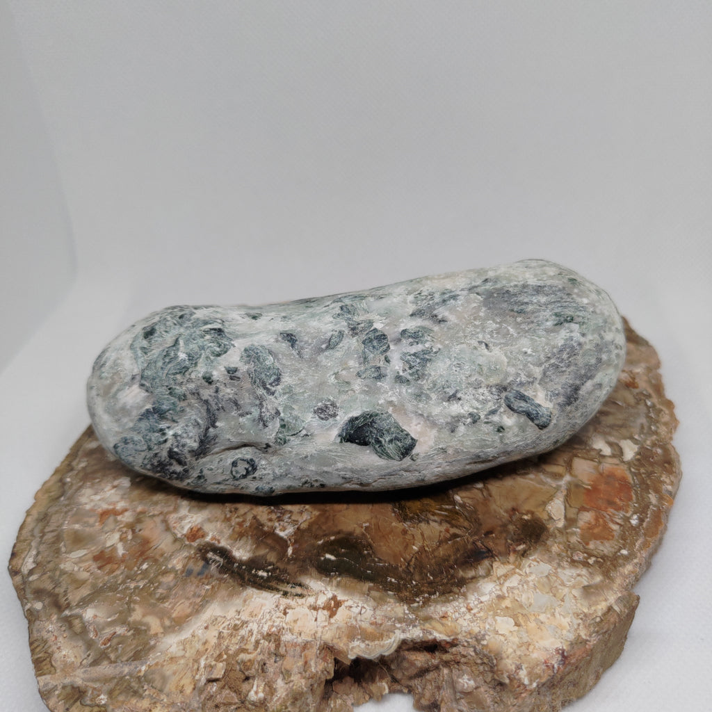New Zealand Pounamu Specimen Ref: 0152