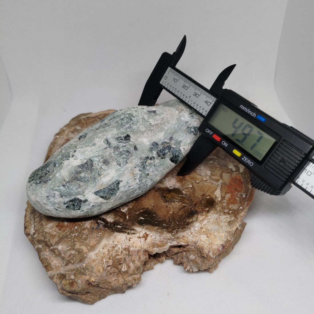 New Zealand Pounamu Specimen Ref: 0152