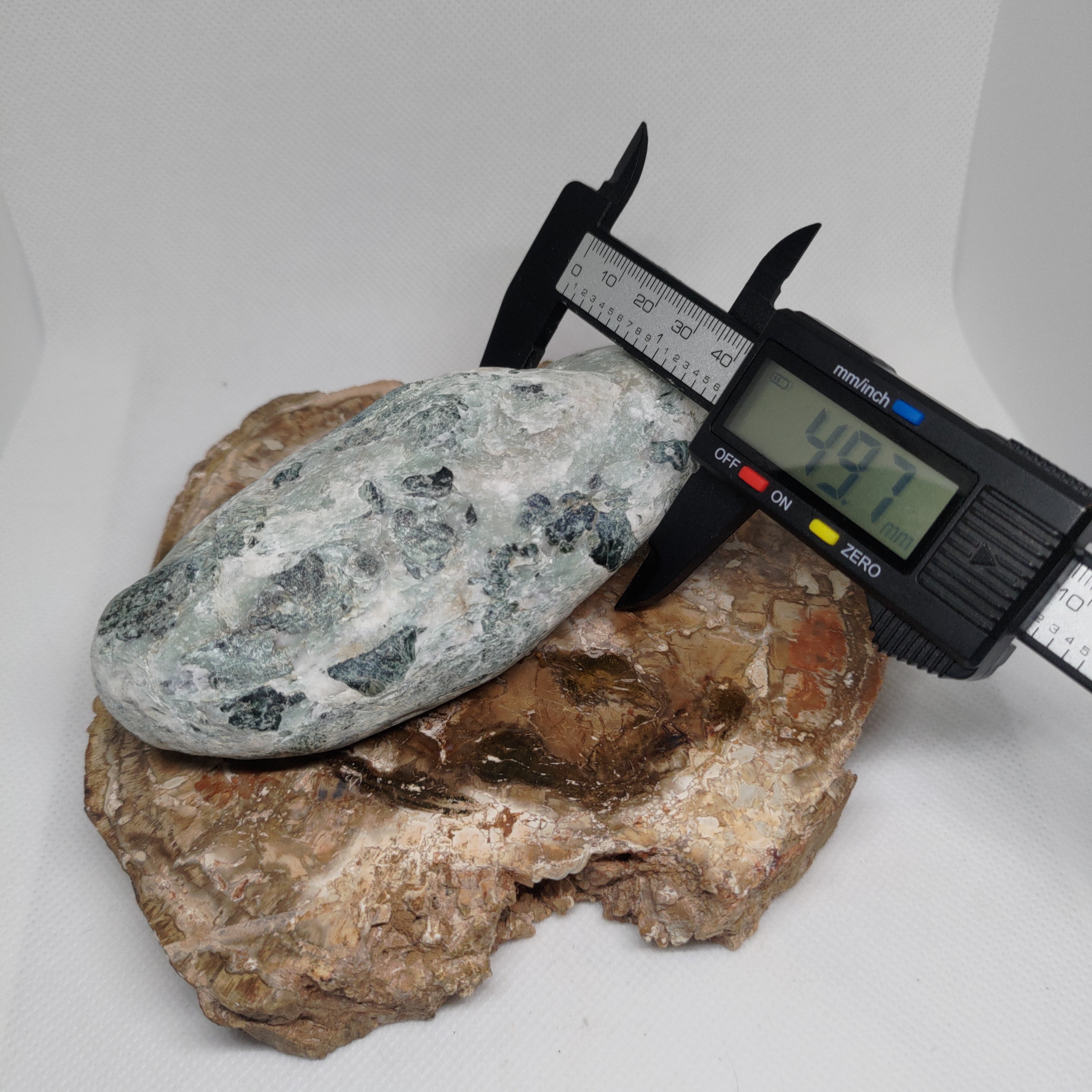 New Zealand Pounamu Specimen Ref: 0152