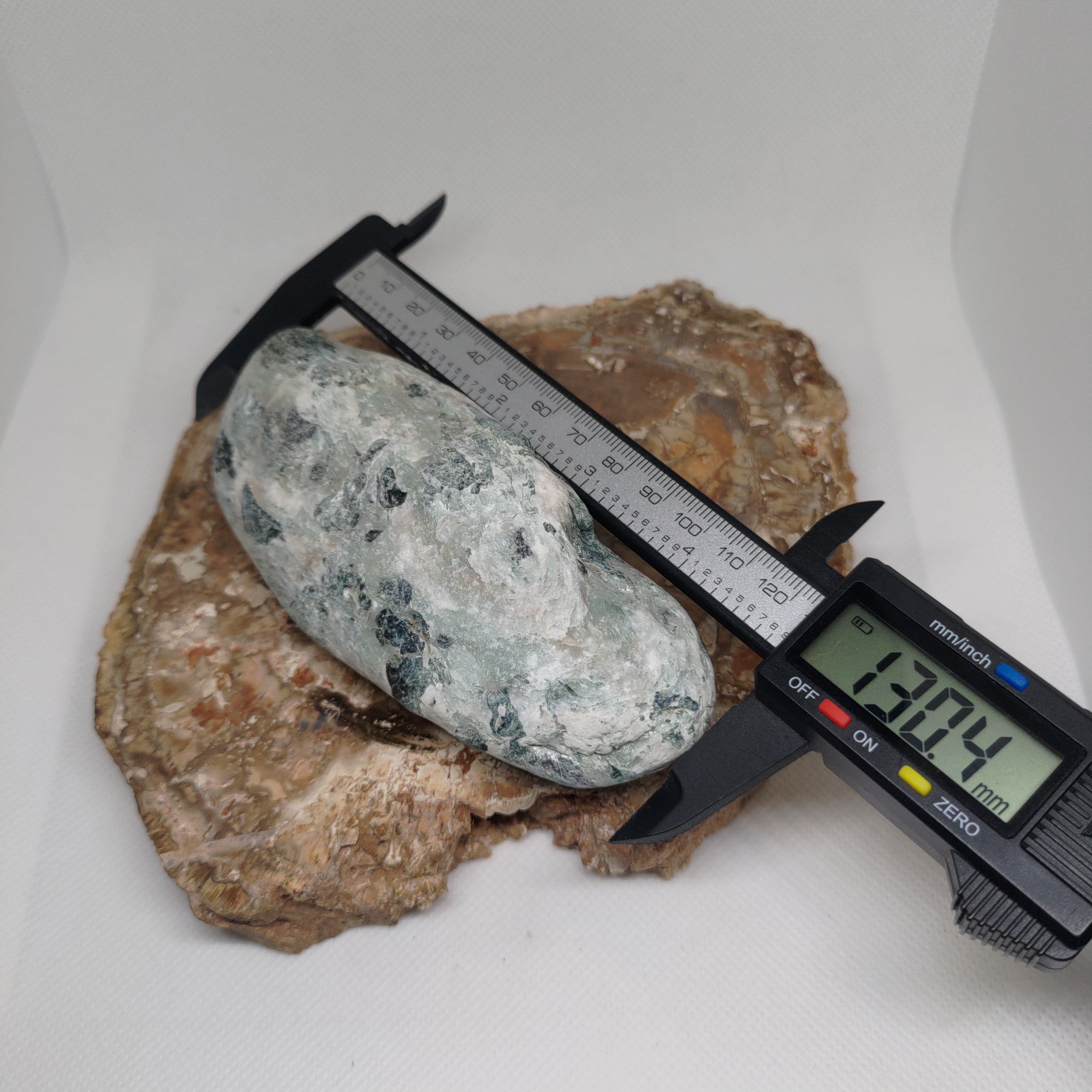 New Zealand Pounamu Specimen Ref: 0152