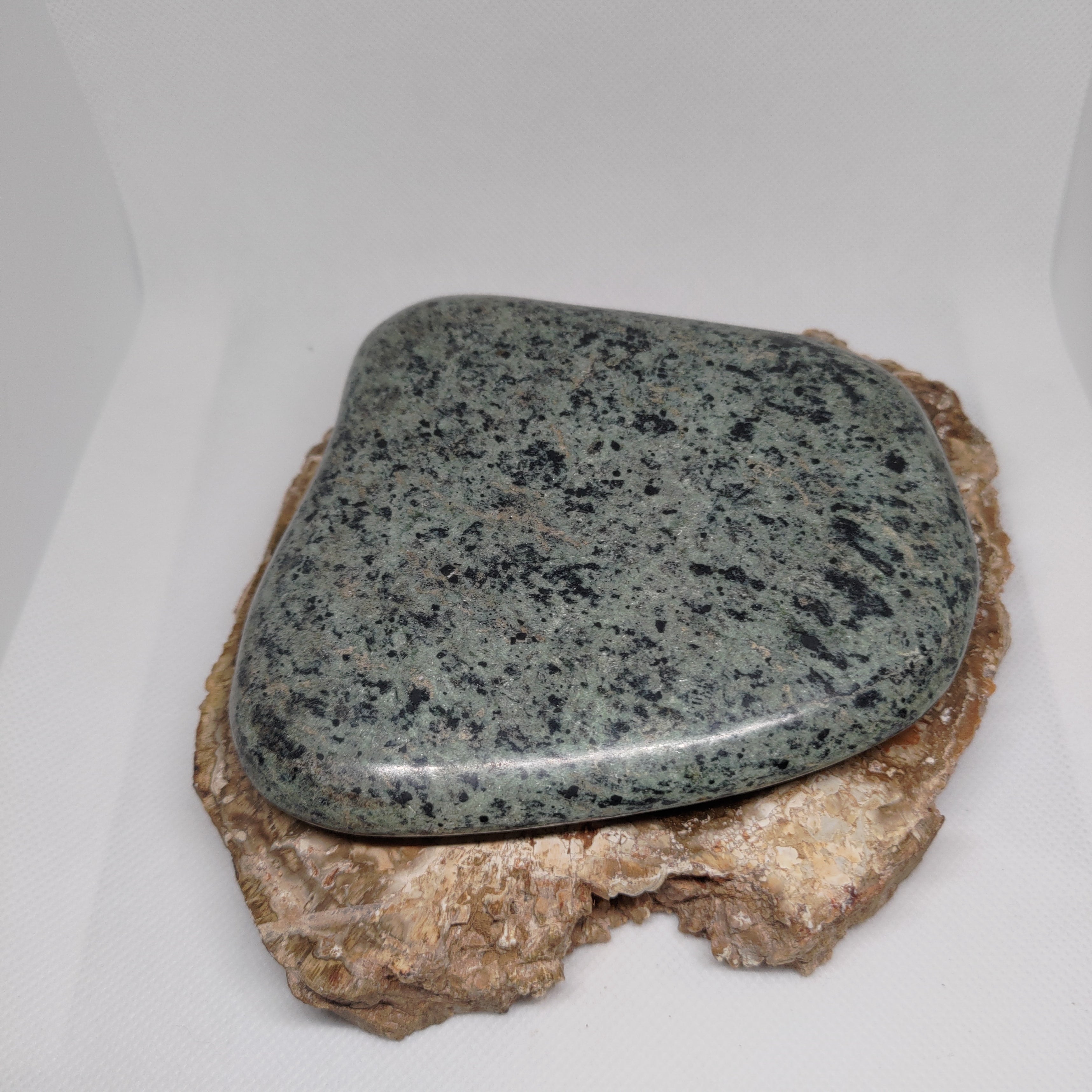 New Zealand Pounamu Specimen High Shine Polish Ref: 0154