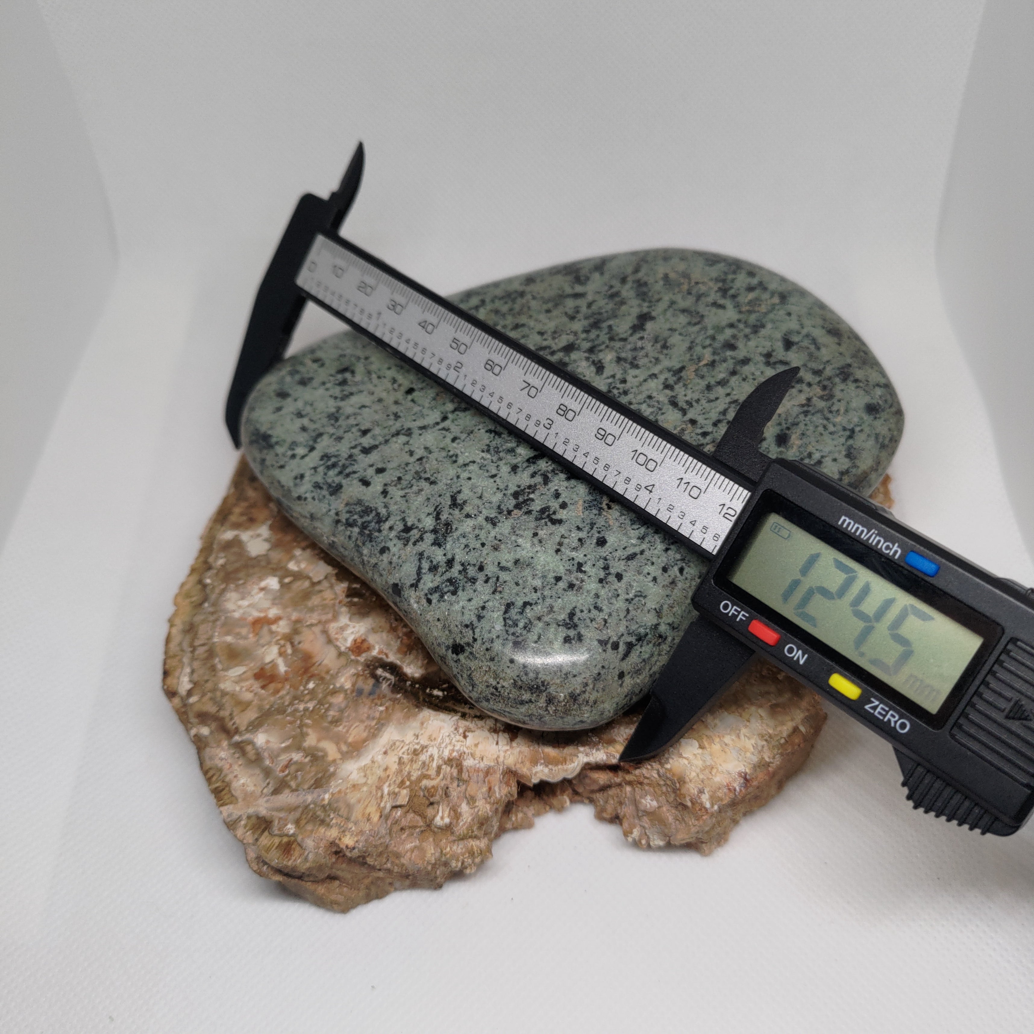 New Zealand Pounamu Specimen High Shine Polish Ref: 0154