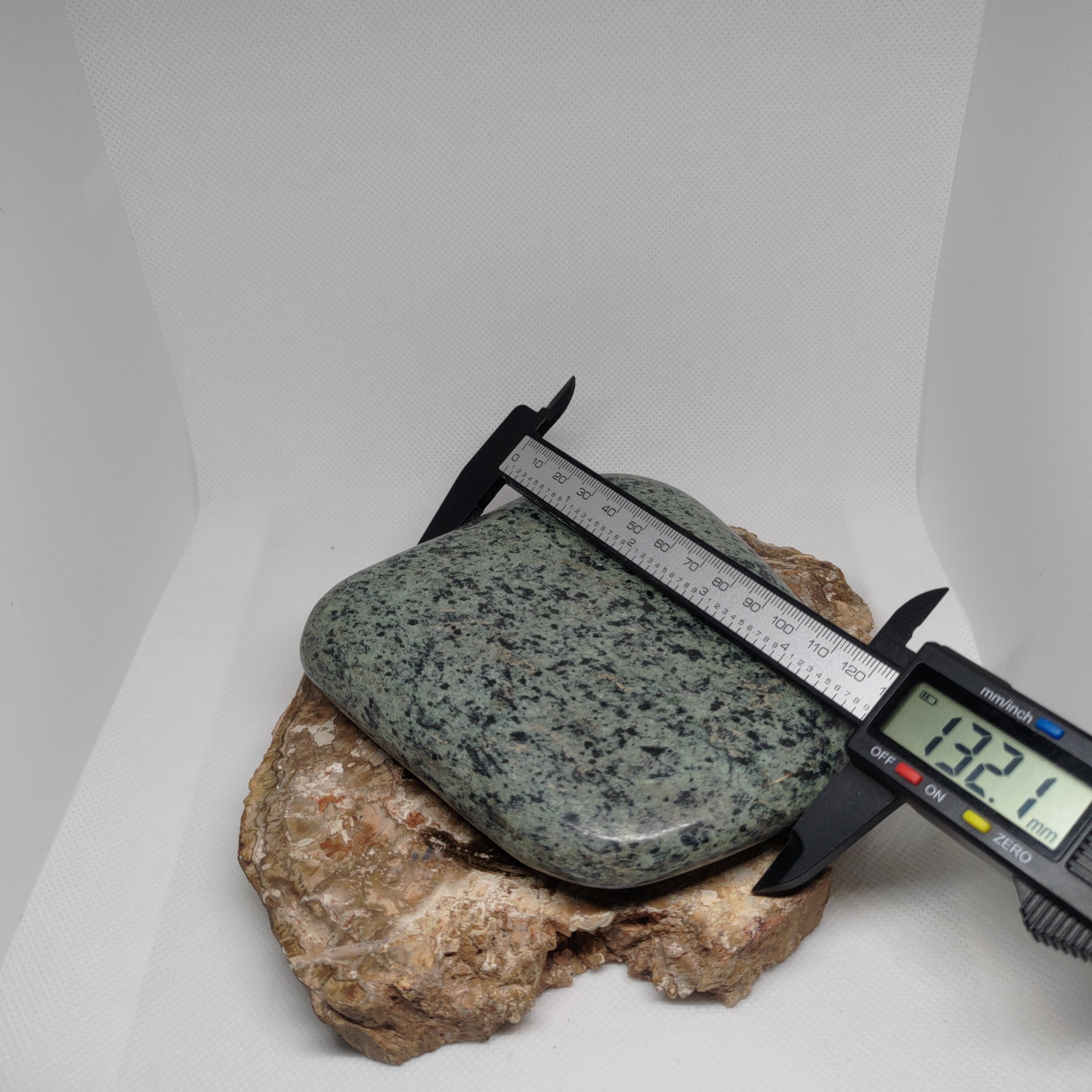 New Zealand Pounamu Specimen High Shine Polish Ref: 0154