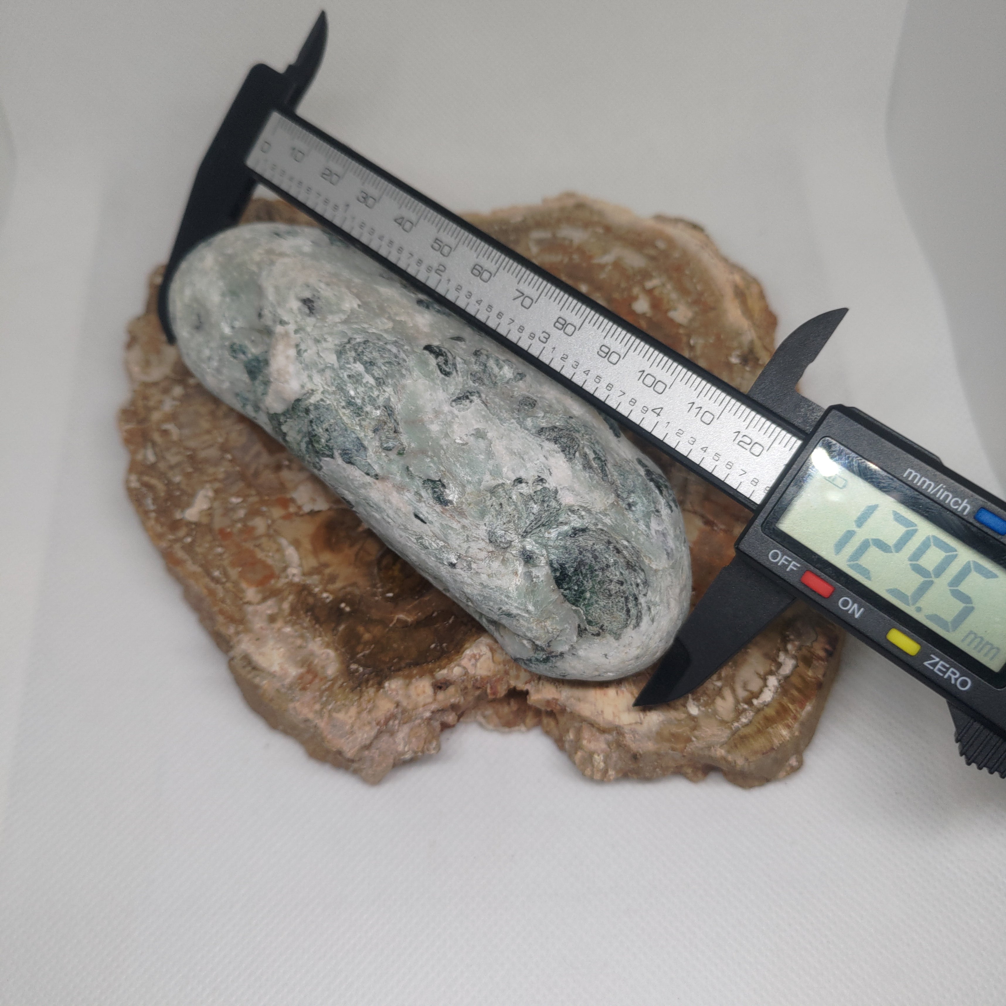 New Zealand Pounamu Specimen Ref: 0152