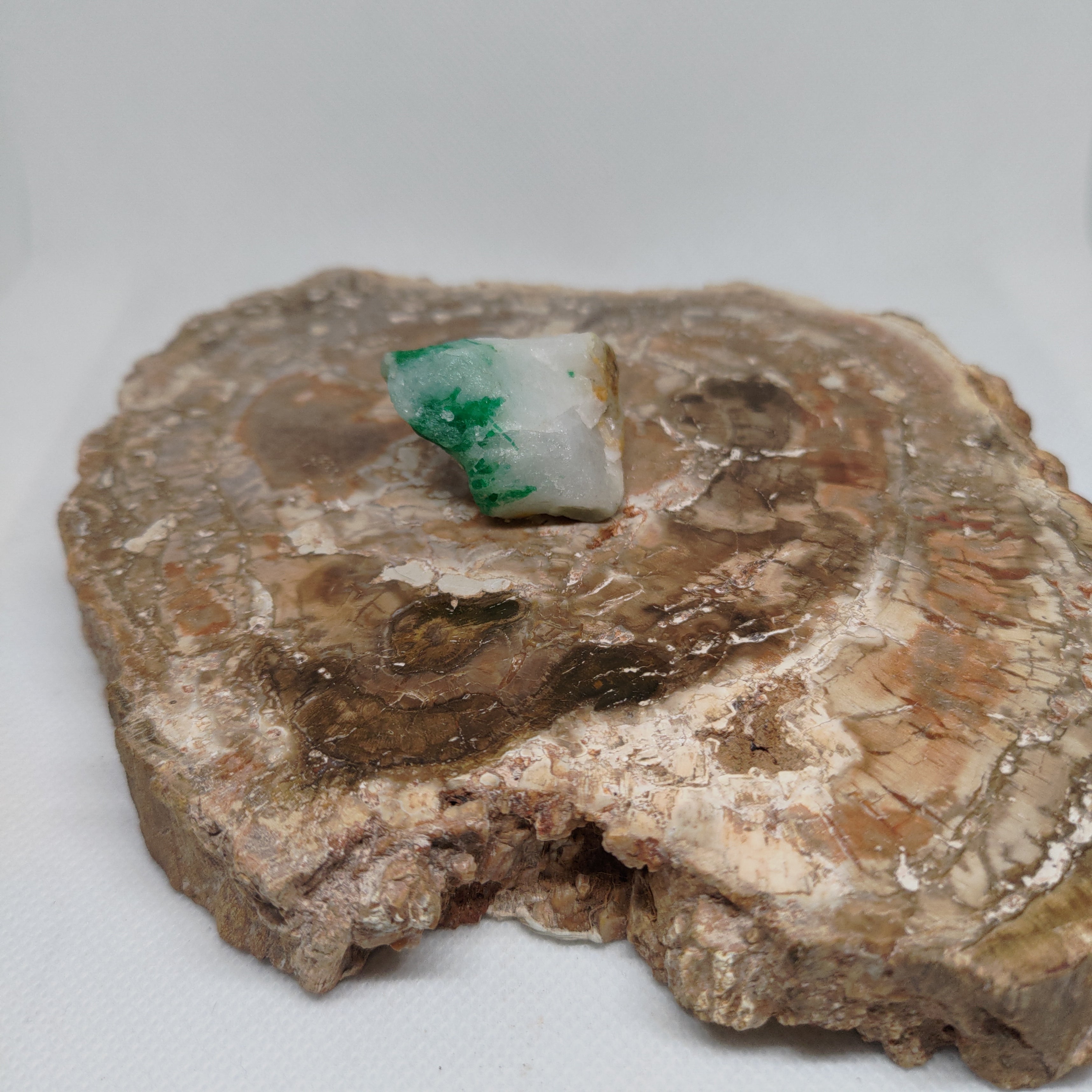 Emerald in Quartz/Pegmatite Matrix Specimen from Pakistan Ref: 0168