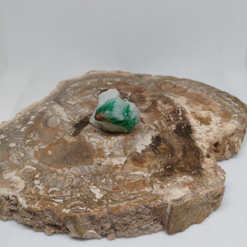 Emerald in Quartz/Pegmatite Matrix Specimen from Pakistan Ref: 0168