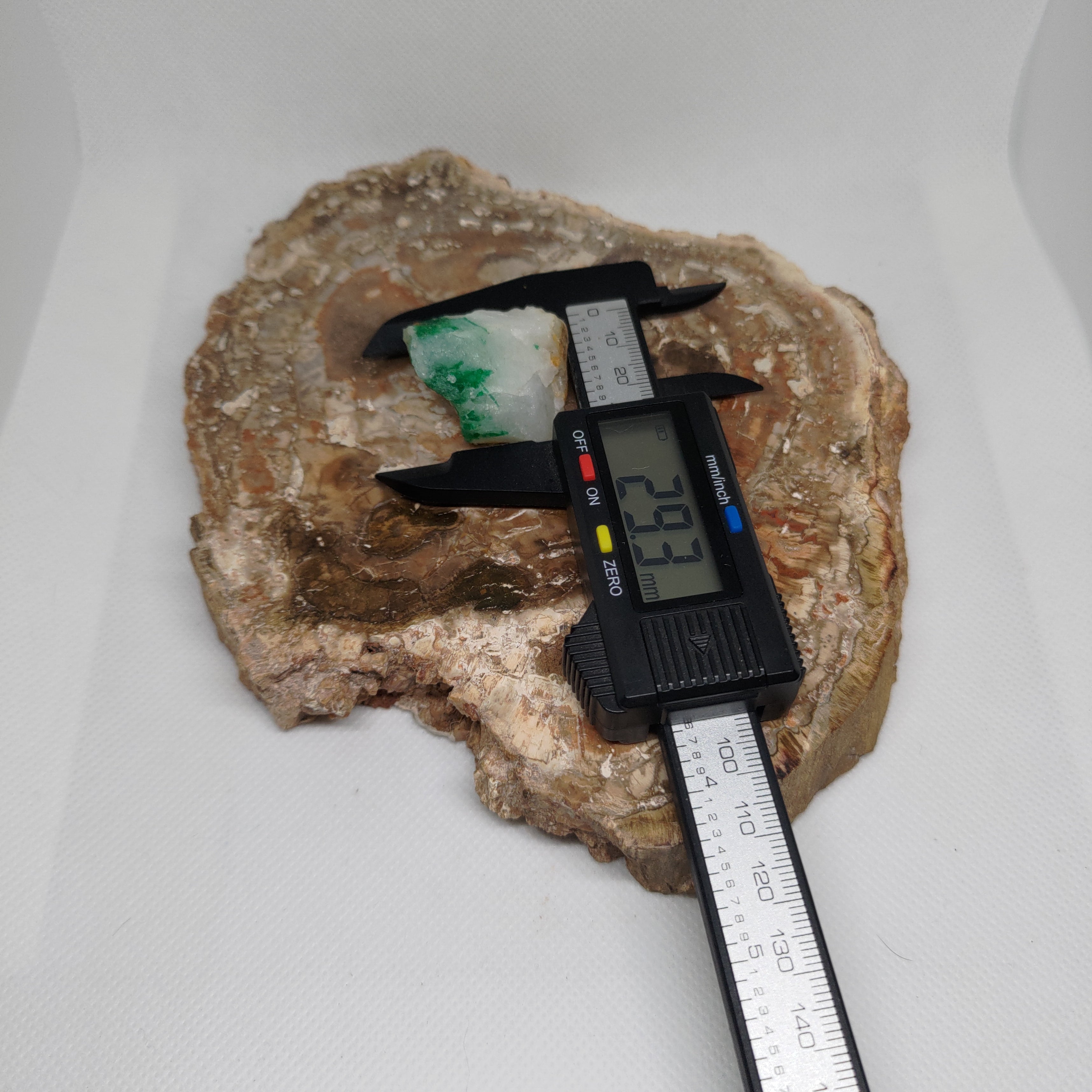 Emerald in Quartz/Pegmatite Matrix Specimen from Pakistan Ref: 0168