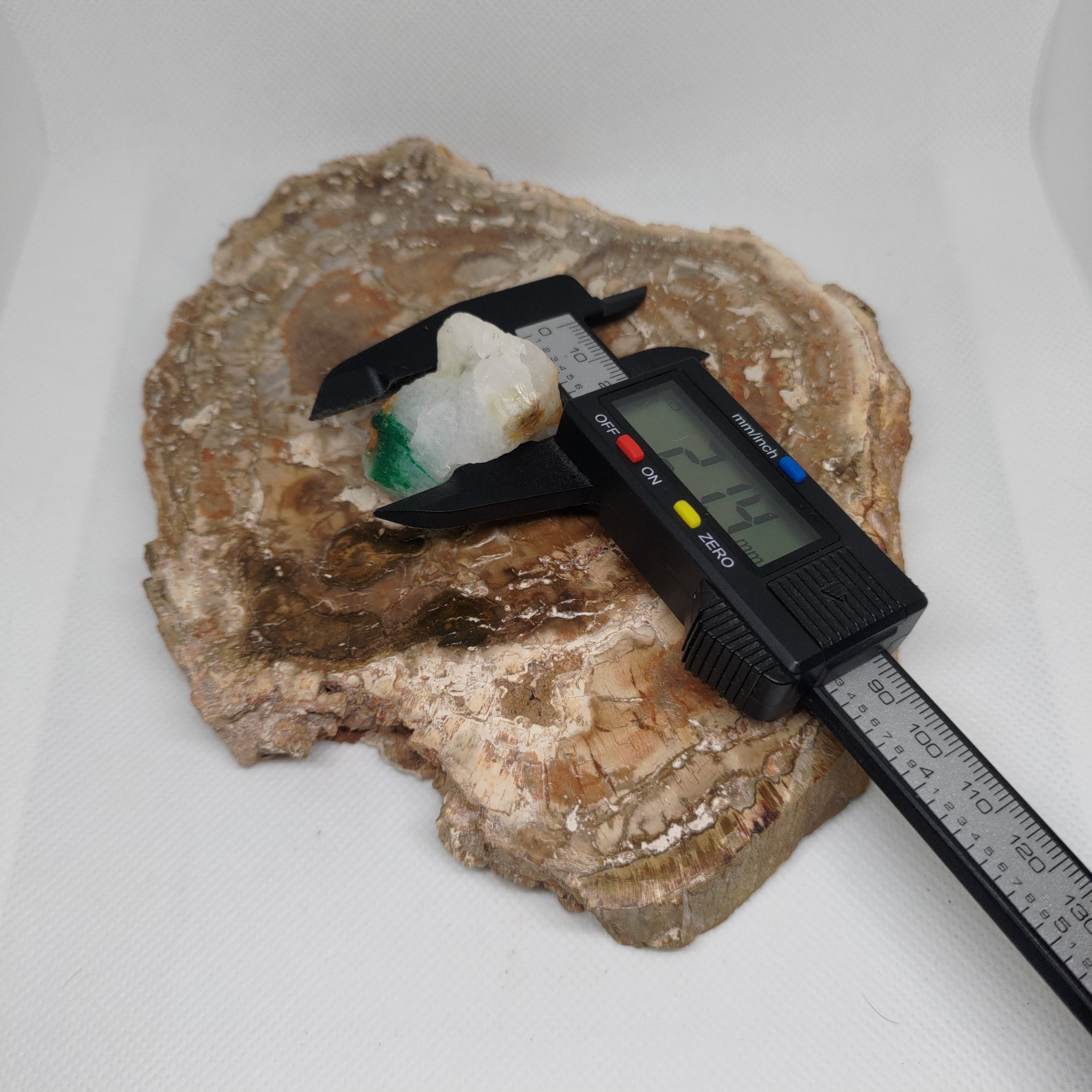 Emerald in Quartz/Pegmatite Matrix Specimen from Pakistan Ref: 0168