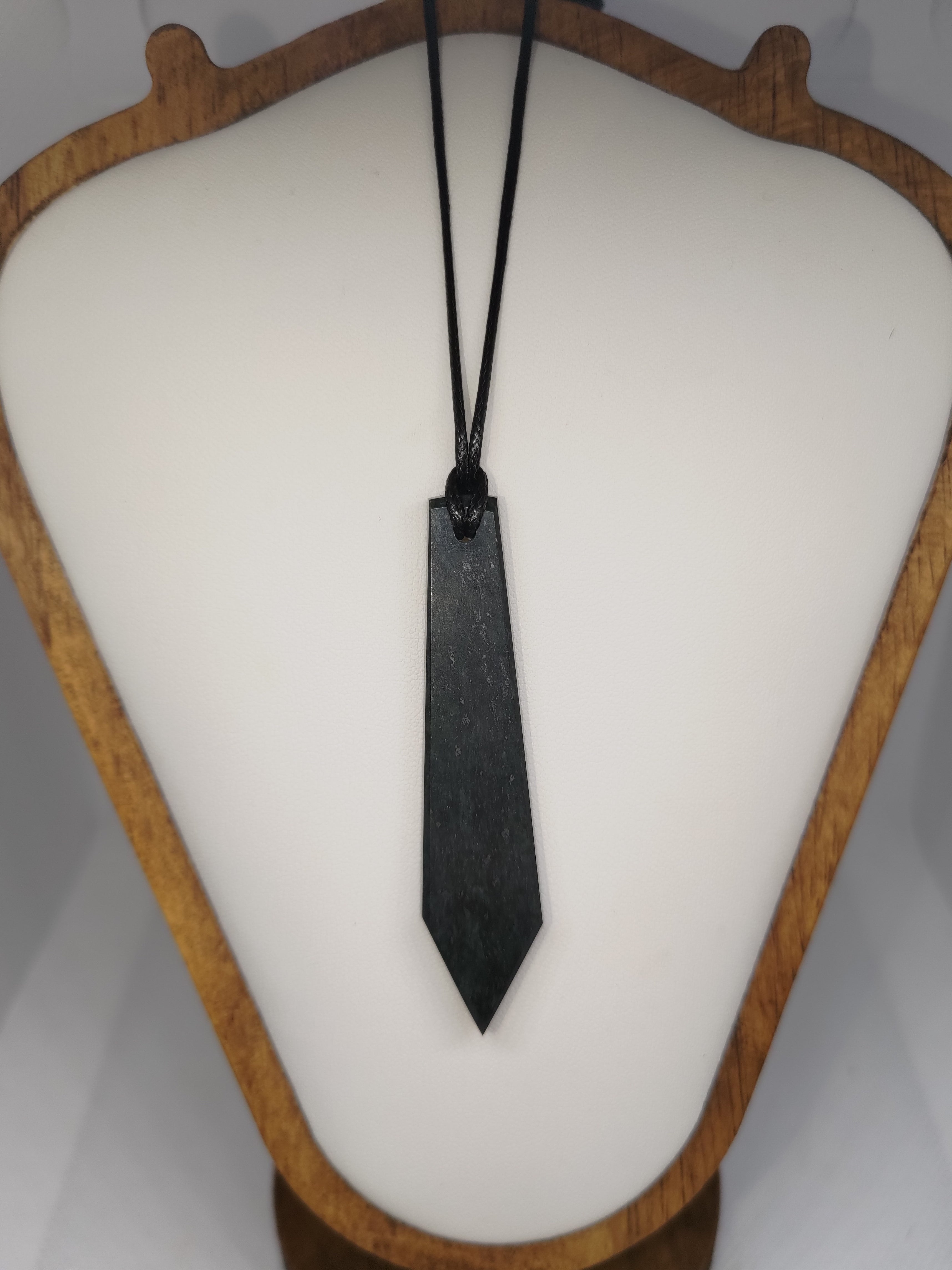 Hand Made New Zealand Pounamu/Greenstone Necklace Ref: 0200